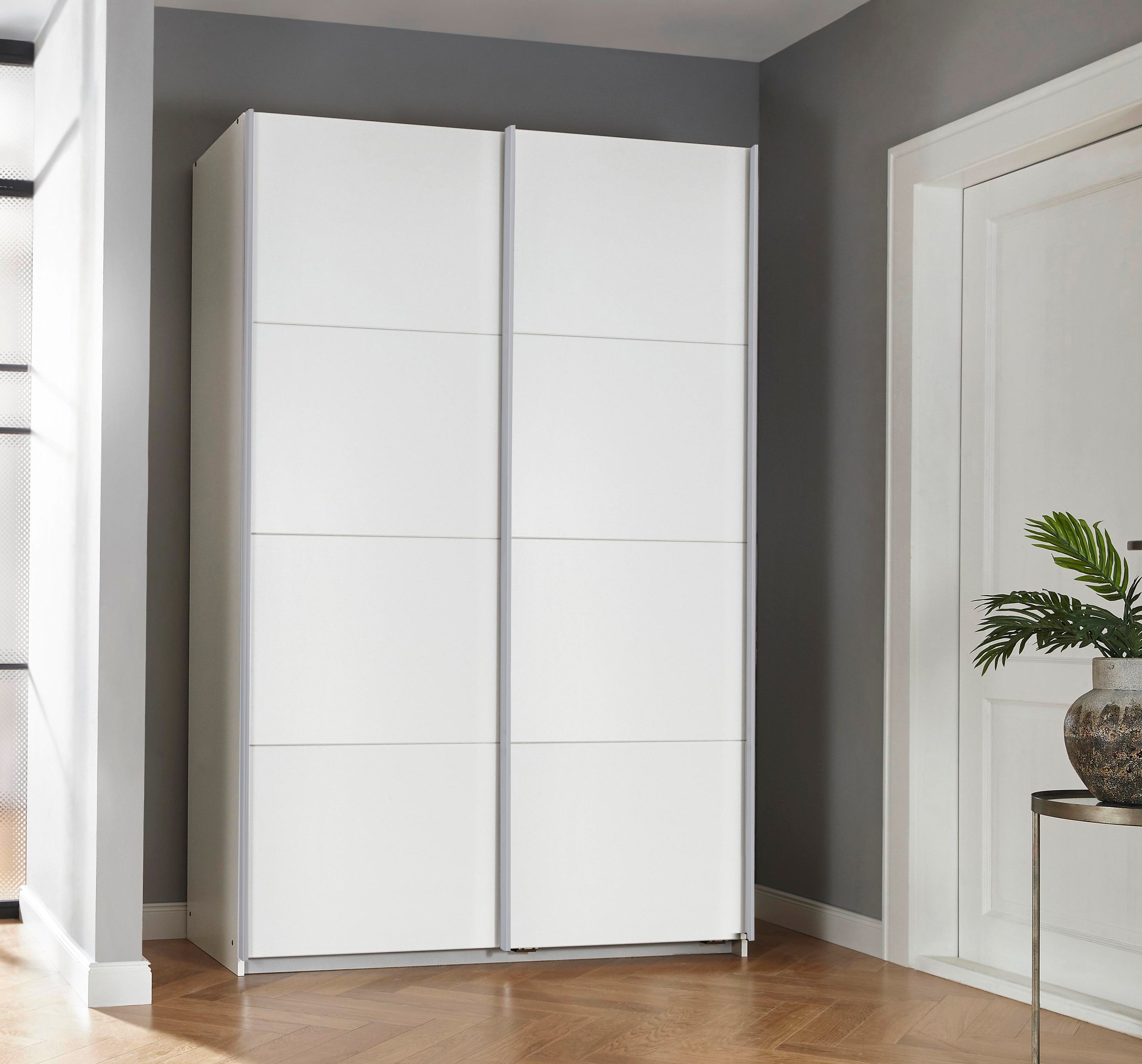 INOSIGN BY RAUCH Schwebetürenschrank »Kleiderschrank Schrank Garderobe Schlafzimmerschrank THANOS« in 3 verschiedenen Ausstattungen BASIC/CLASSIC/PREMIUM,  Optional mit Spiegel, Metall-Griffleisten alufarben MADE IN GERMANY