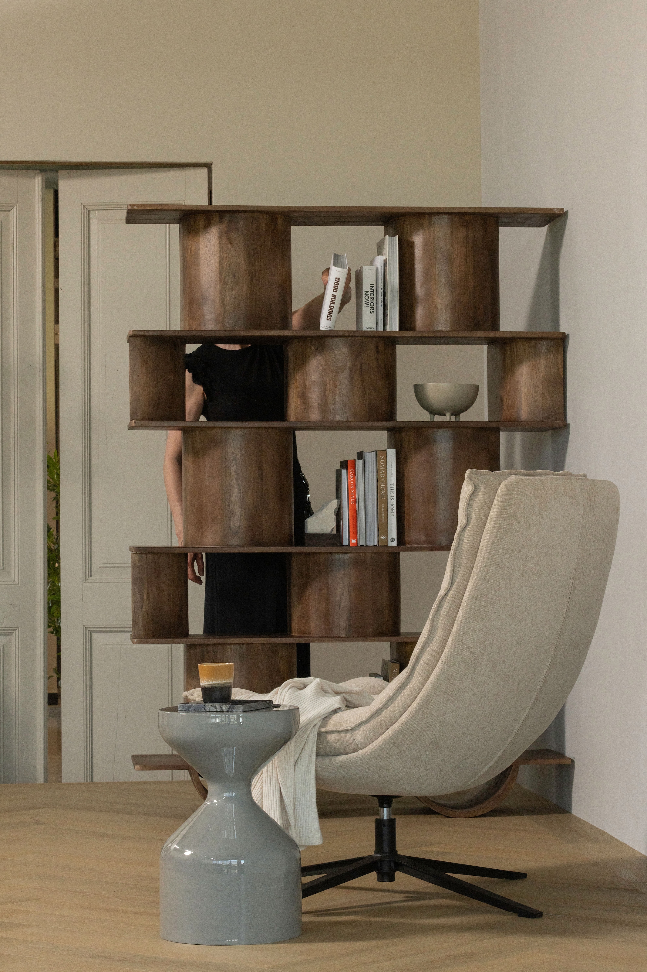 WOOOD Drehsessel »Kube mit Drehmechanismus inkl. Hocker B 74 x T 89 x H 100 cm« Hohe Verschleißfestigkeit, Newt-Chenillebezug, Tragkraft 120 kg