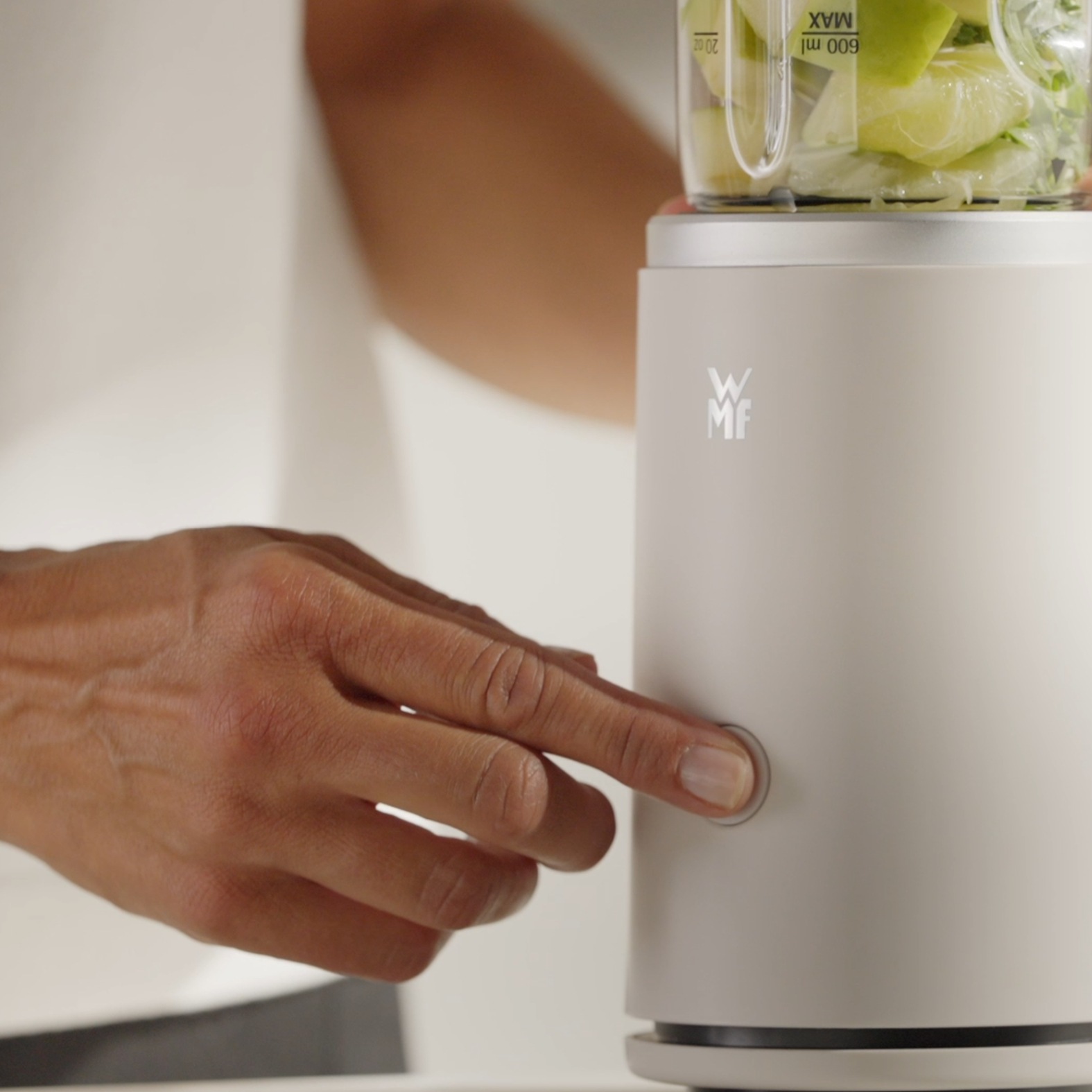 WMF »Mix & Go Touch« 500 W recyceltes Material, auslaufsichere Trinkflasche, Einhandbedienung