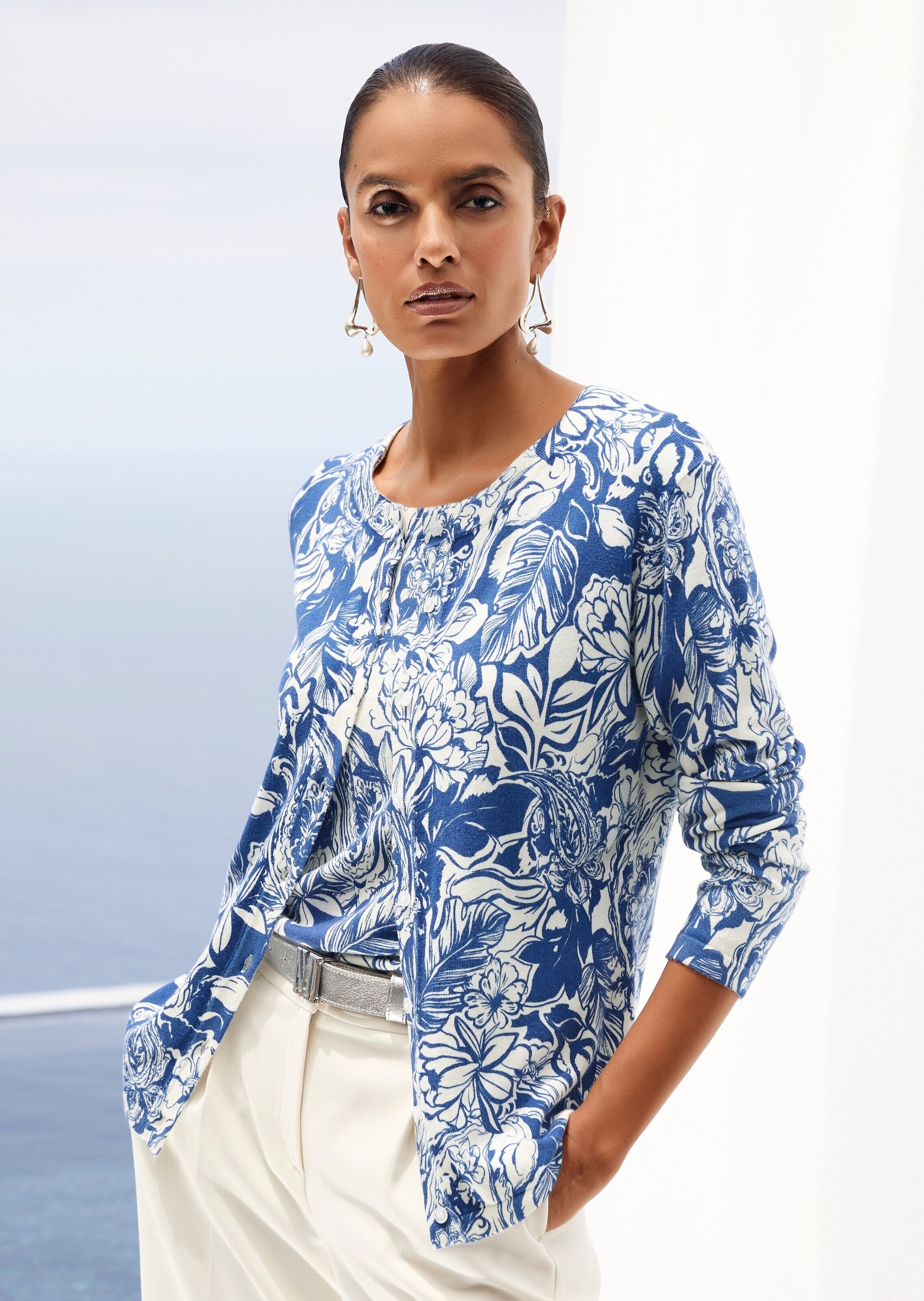 MADELEINE Strickjacke »Strickjacke Blumige Feinstrick-Jacke, Langarm, Knopfleiste« Feinstrick