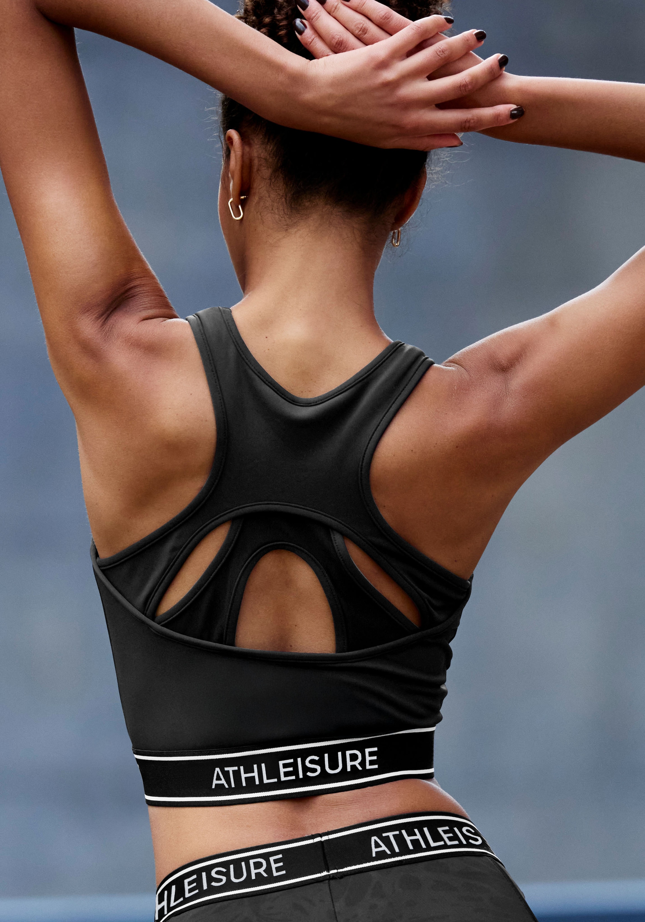 LASCANA ACTIVE Crop-Top »- Sporttop« mit modischem Cut Out Rücken und Mesh-Einsatz