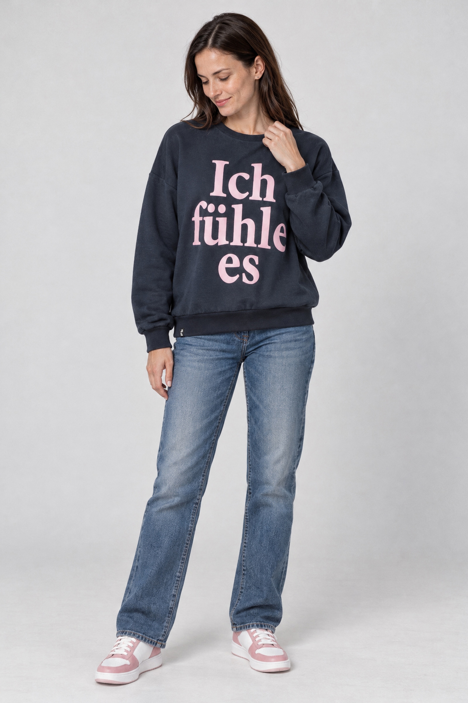 Alife & Kickin Sweatshirt , Dreizeiliger Frontschriftzug, Rippbündchen, Relaxed Fit, hüftlang
