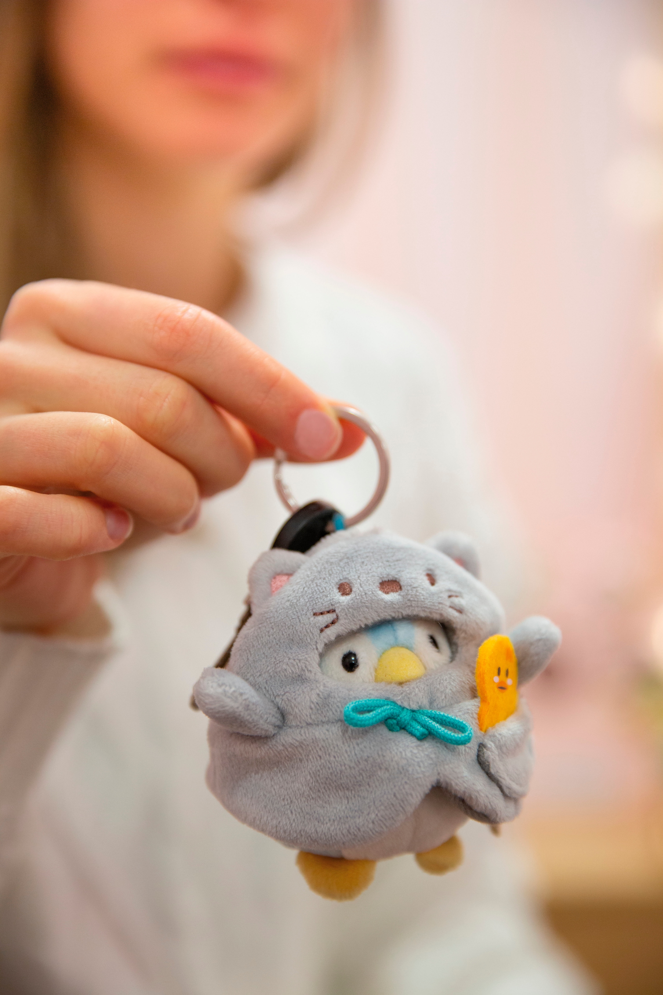 Nici Kuscheltier »mymochi, Pinguin Waddle, 8 cm«, mit Ente und Katzenkostüm, in Geschenkbox