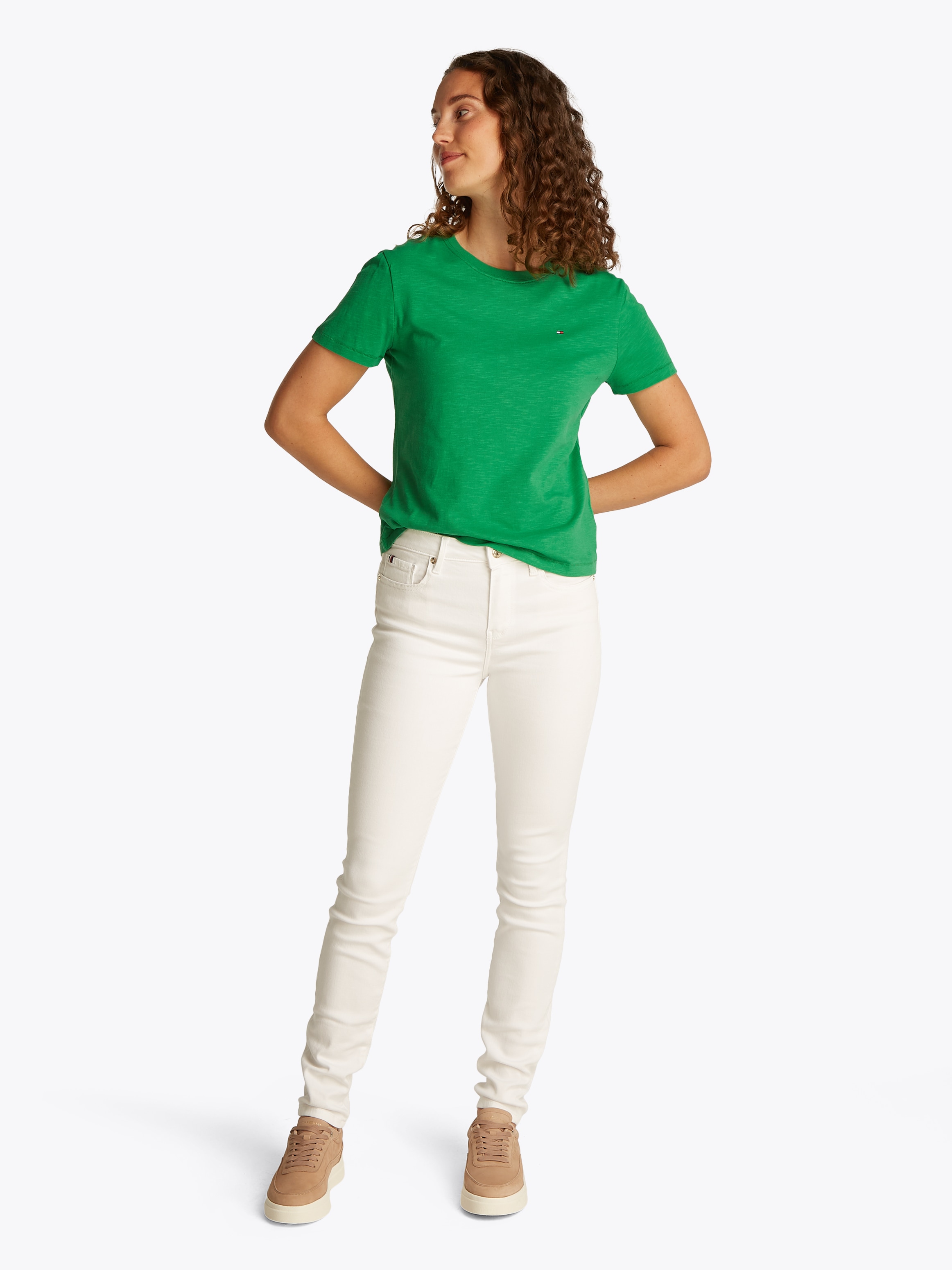Tommy Hilfiger Rundhalsshirt »SLUB REG C-NK SS«, mit Flammgarn-Struktur, mit Logostickerei