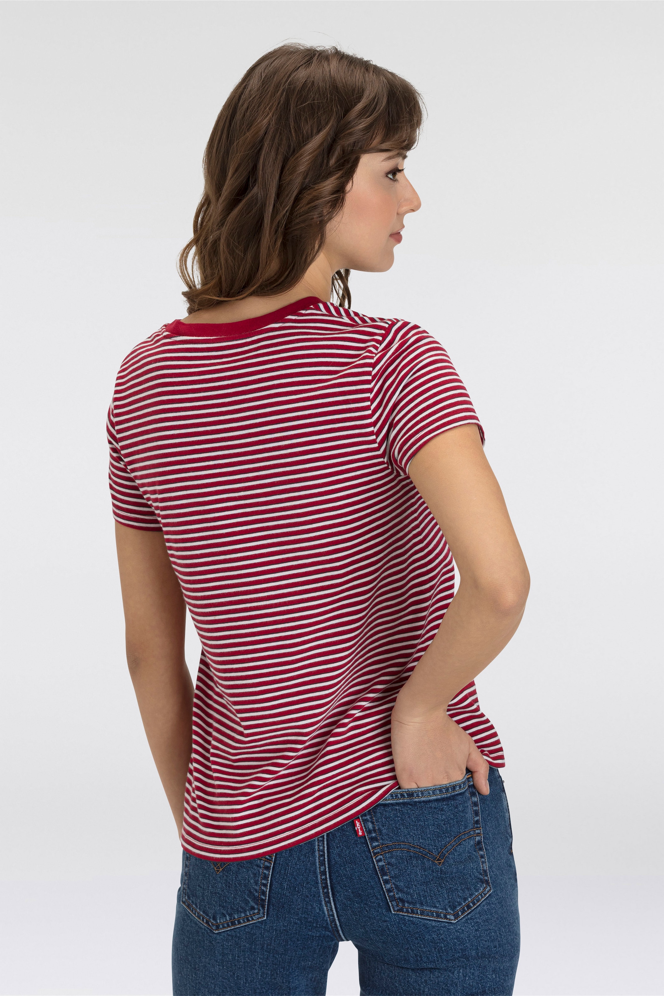 Levi's® V-Shirt »PERFECT VNECK«, mit Mini-Batwing-Logostickerei