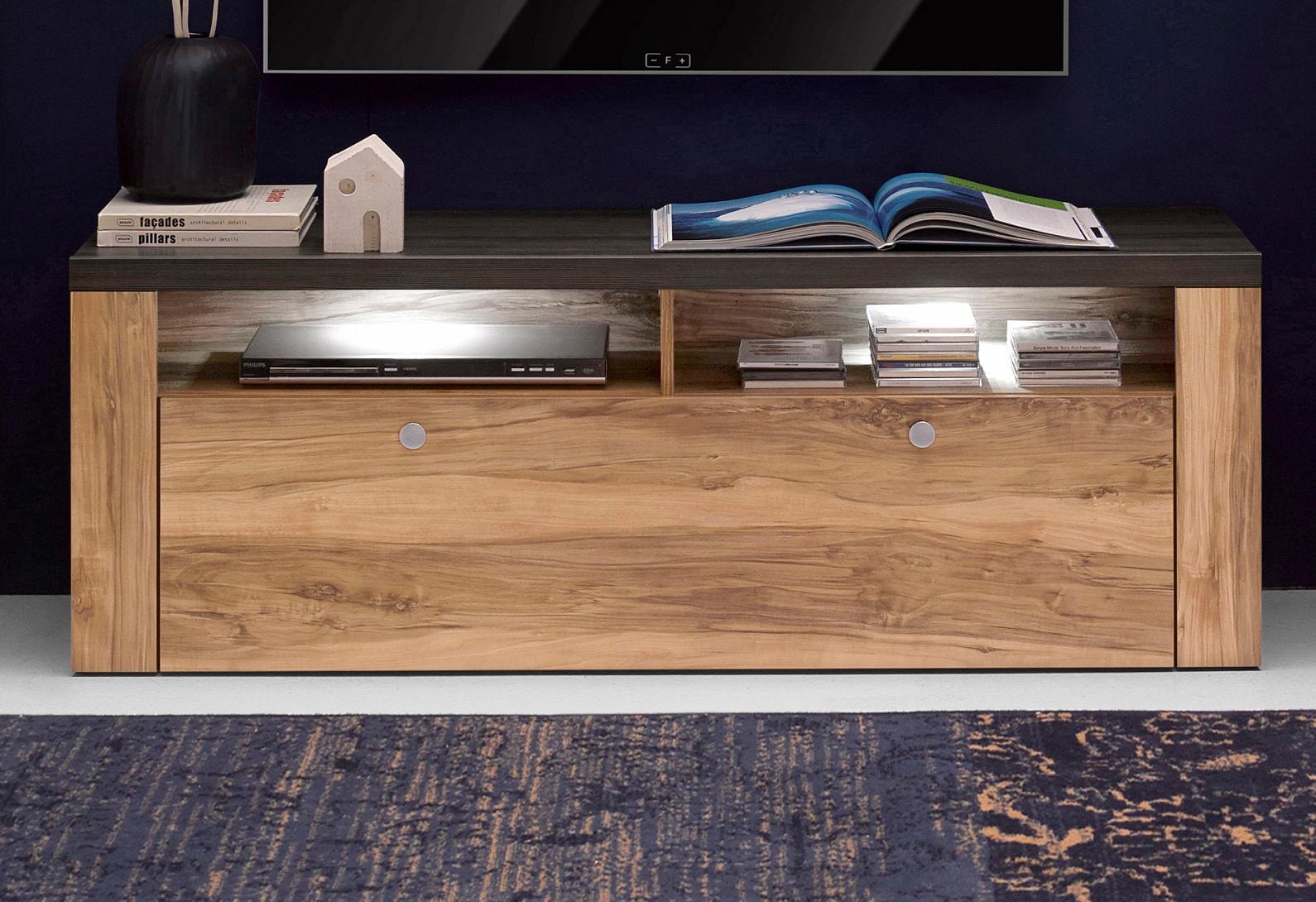 OTTO home Lowboard »Larona, zeitloses TV Board mit 1 Klappe und 2 offenen Fächern« Breite 140 cm, Fernsehbank, viel Stauraum, dekorative Rahmenoptik