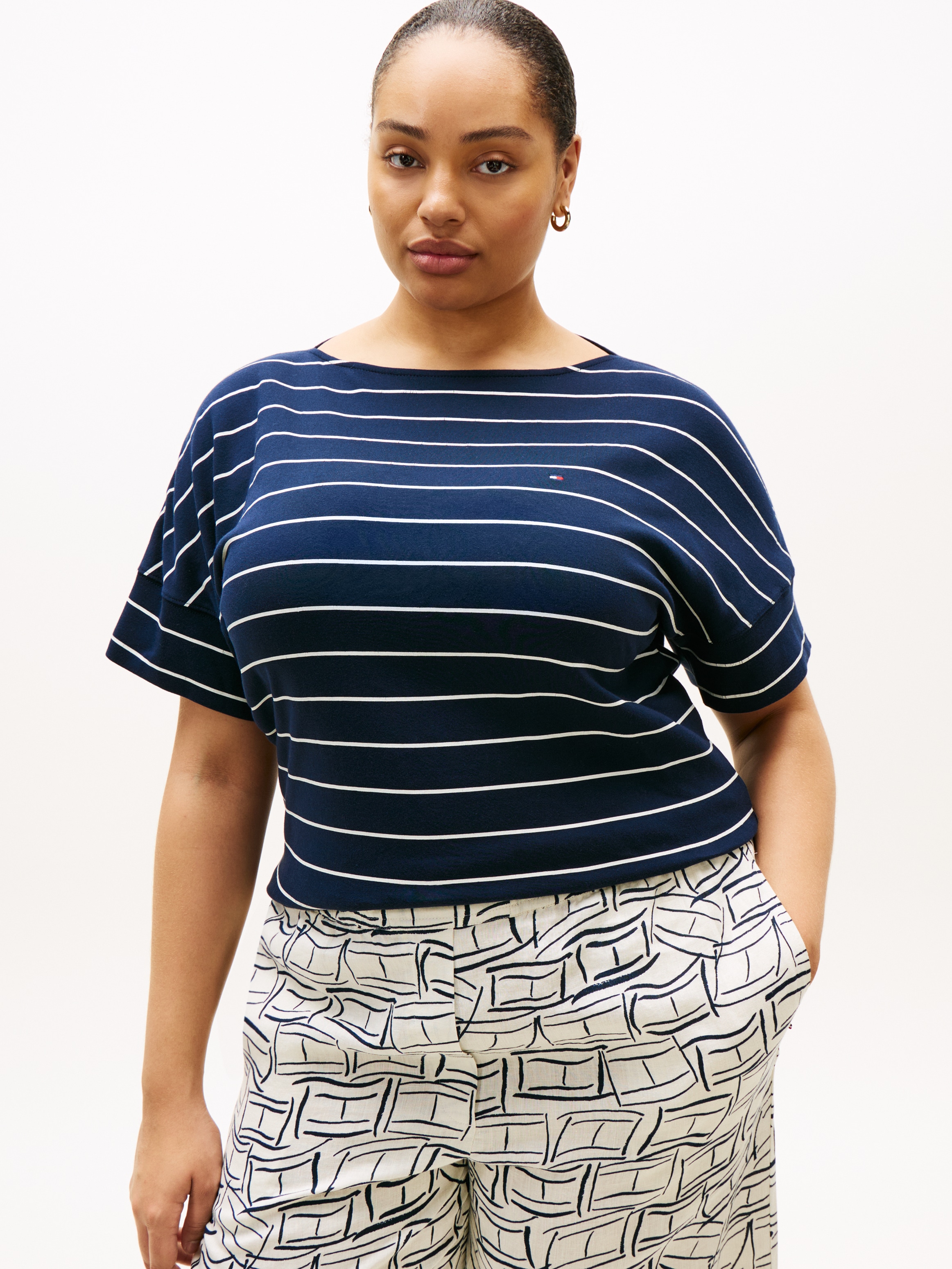 Tommy Hilfiger Curve Kurzarmshirt »CRV MDRN CODY CAP SLV C-NK TEE« in großen Größen