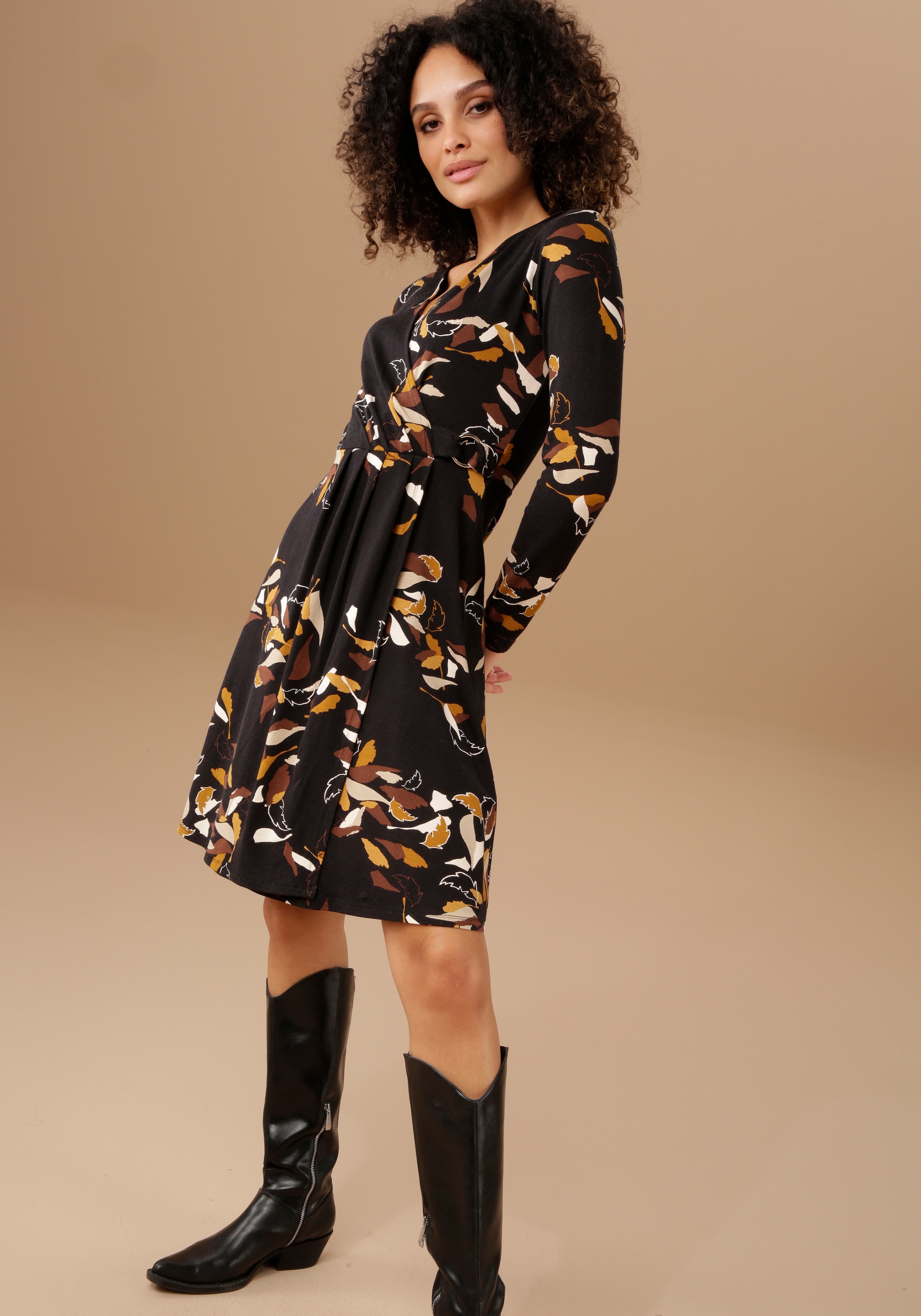 Aniston SELECTED Jerseykleid, mit silberfarbenem ♕ Wickel-Ausschnitt am Zierring bei