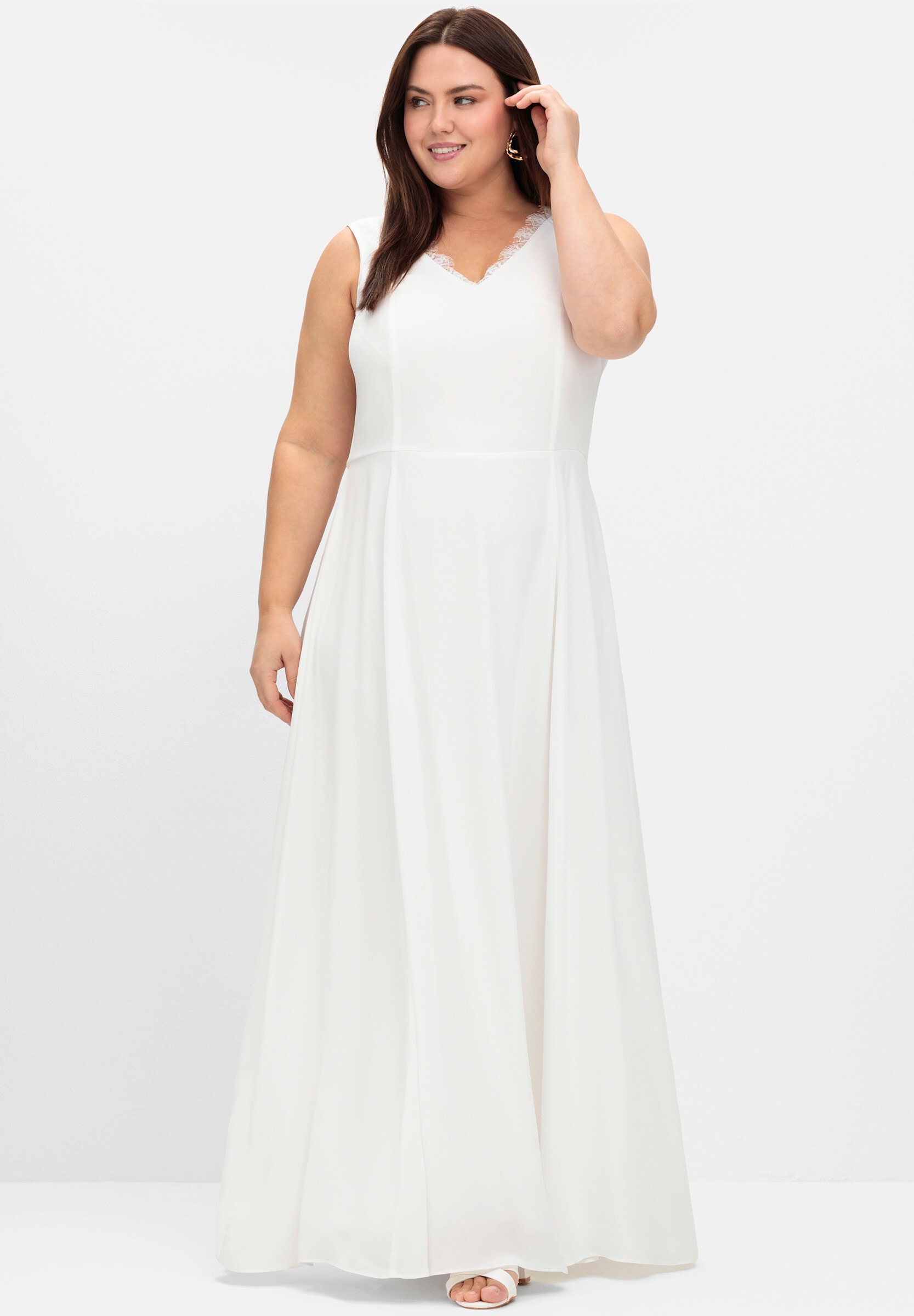 Sheego Maxikleid »Abendkleid Hochzeitskleid aus Georgette, mit Muschelsaum-Spitze« Ohne Tasche mit floraler Spitze und Chiffon