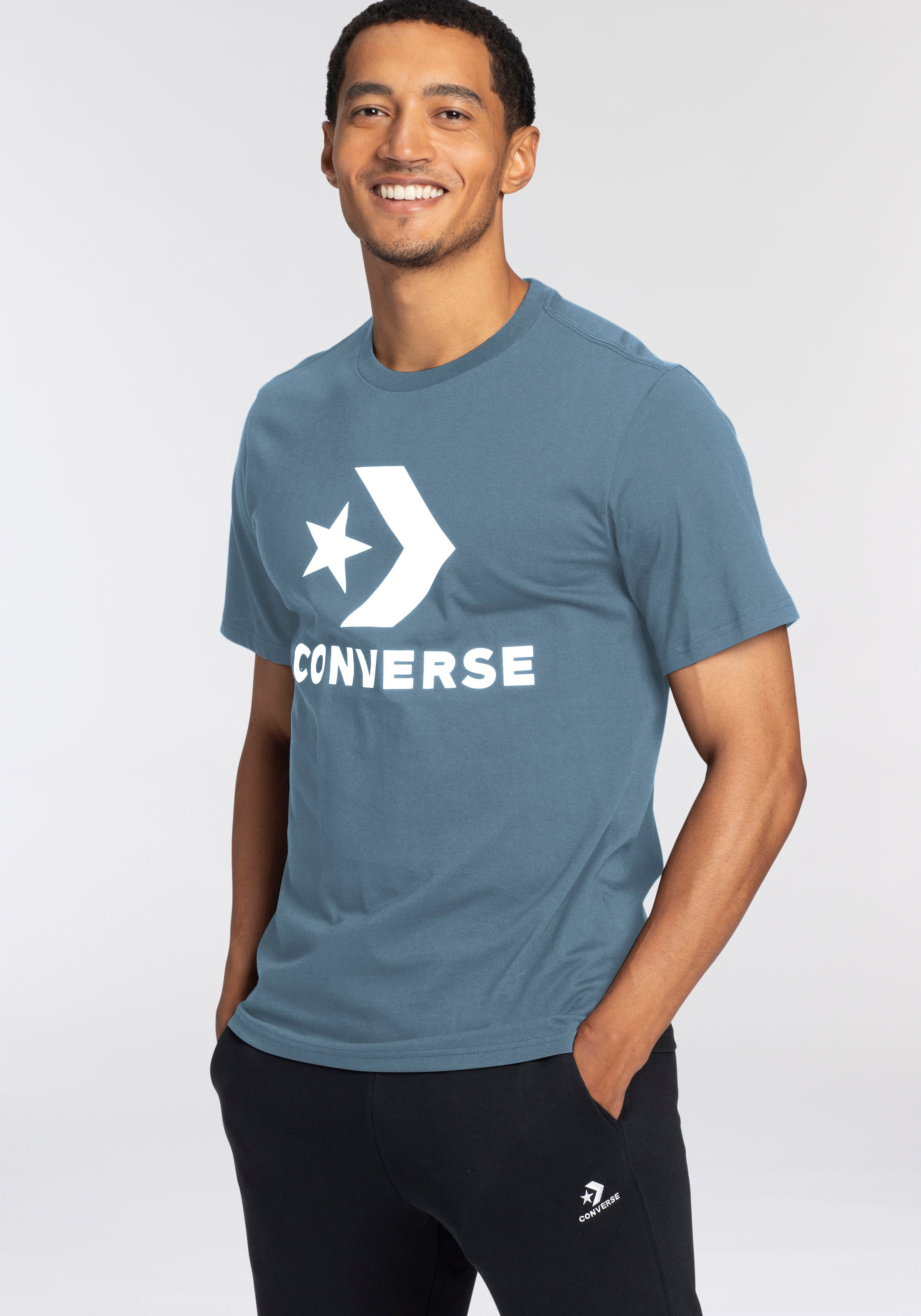 T-Shirt »CONVERSE GO-TO STAR CHEVRON LOGO STANDARD-FIT T-SHIRT«, Unisex