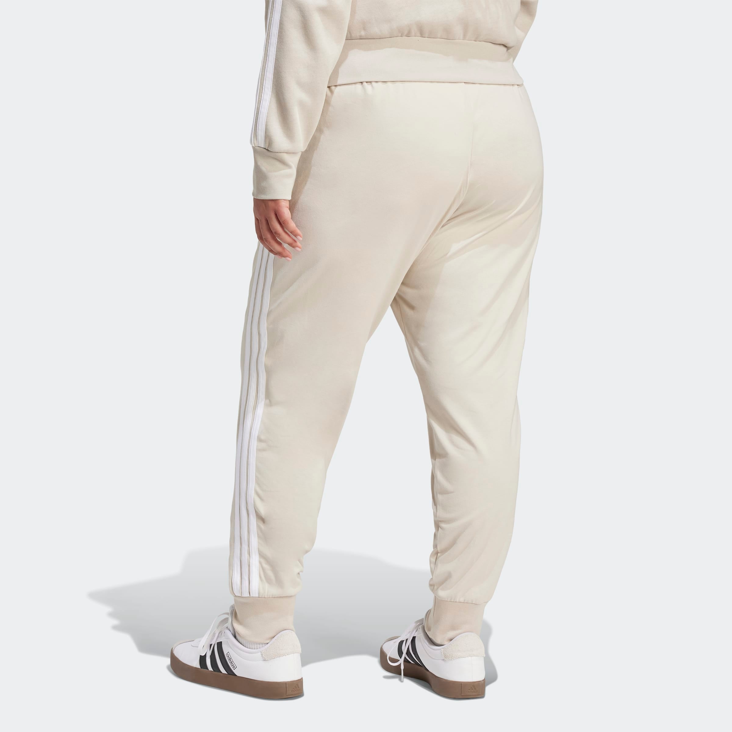 adidas Sportswear Sporthose »ESSENTIALS 3-STREIFEN JOGGER- (GROSSE GRÖSSEN)«