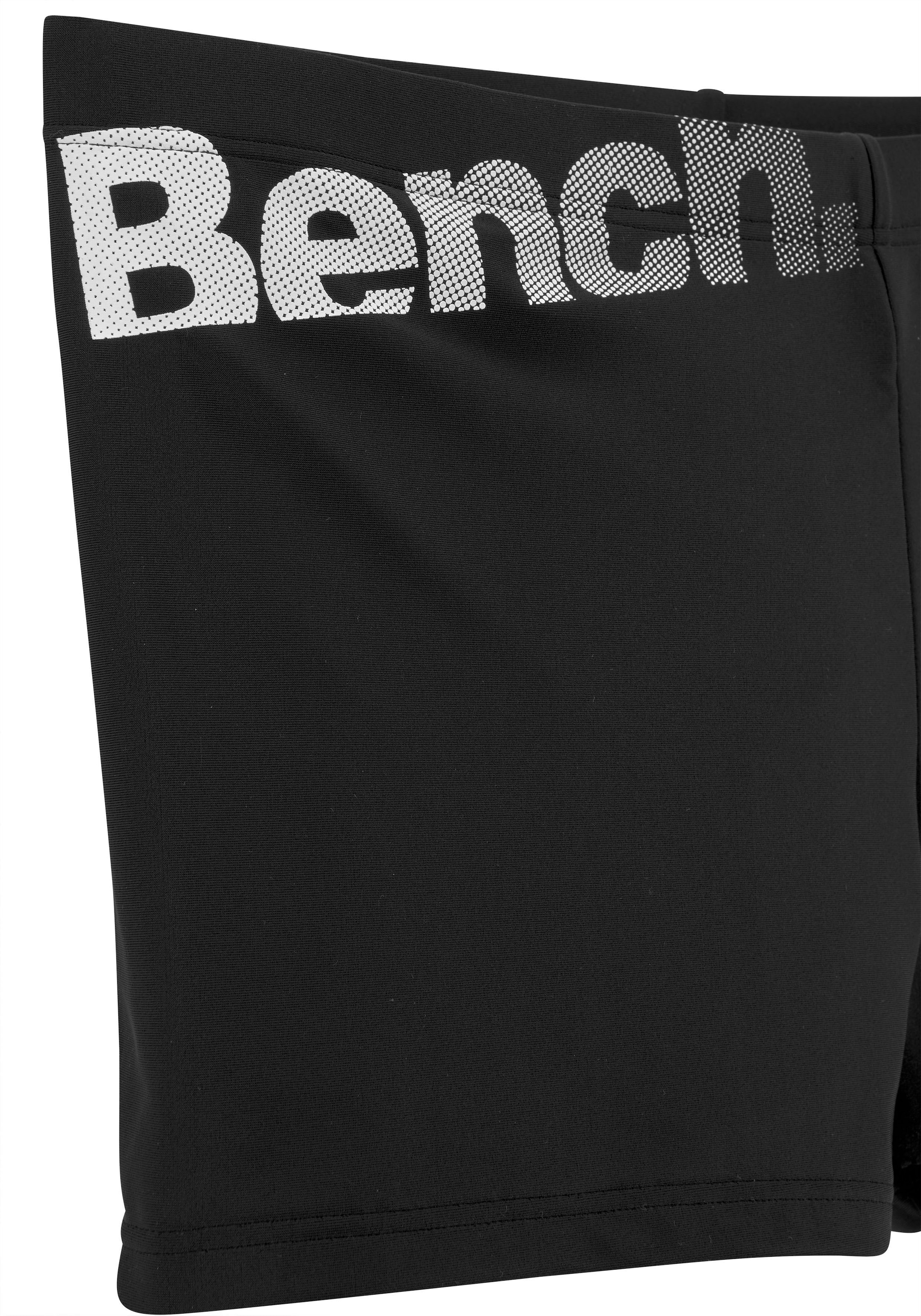 Bench. Boxer-Badehose mit Bench-Schriftzug