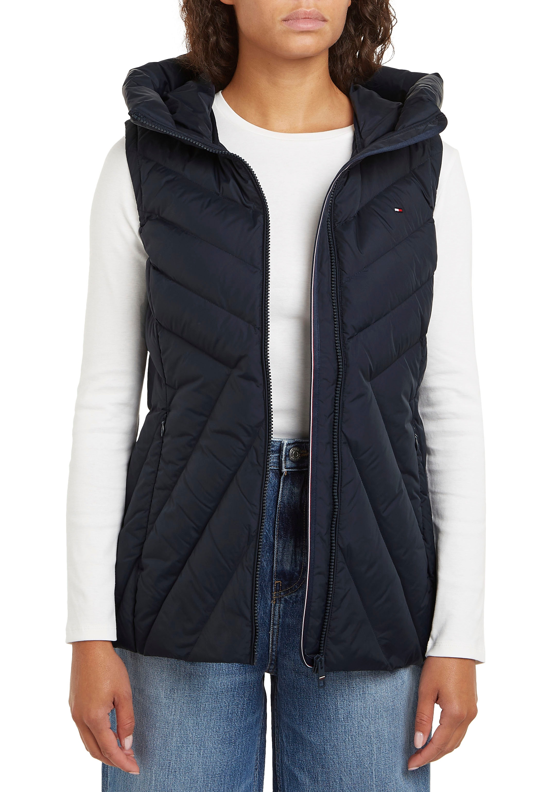 Tommy Hilfiger Steppweste »CHEVRON MW PADDED VEST«, mit mittelstarker Wattierung und Tommy Hilfiger Markenlabel