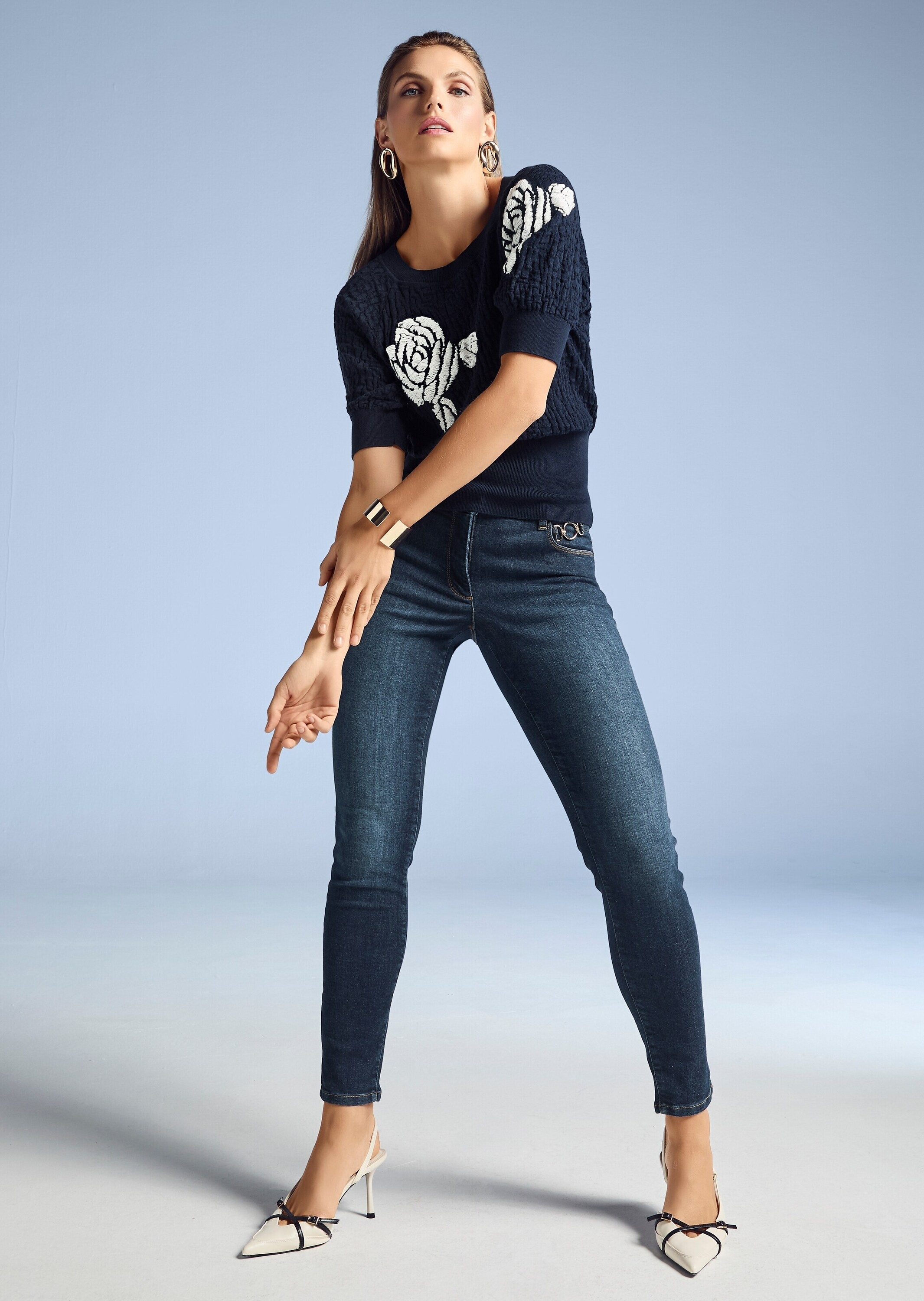 MADELEINE Longpullover »Cloqué-Pullover Feinstrickpullover mit Blütenmuster« Cloque-Optik