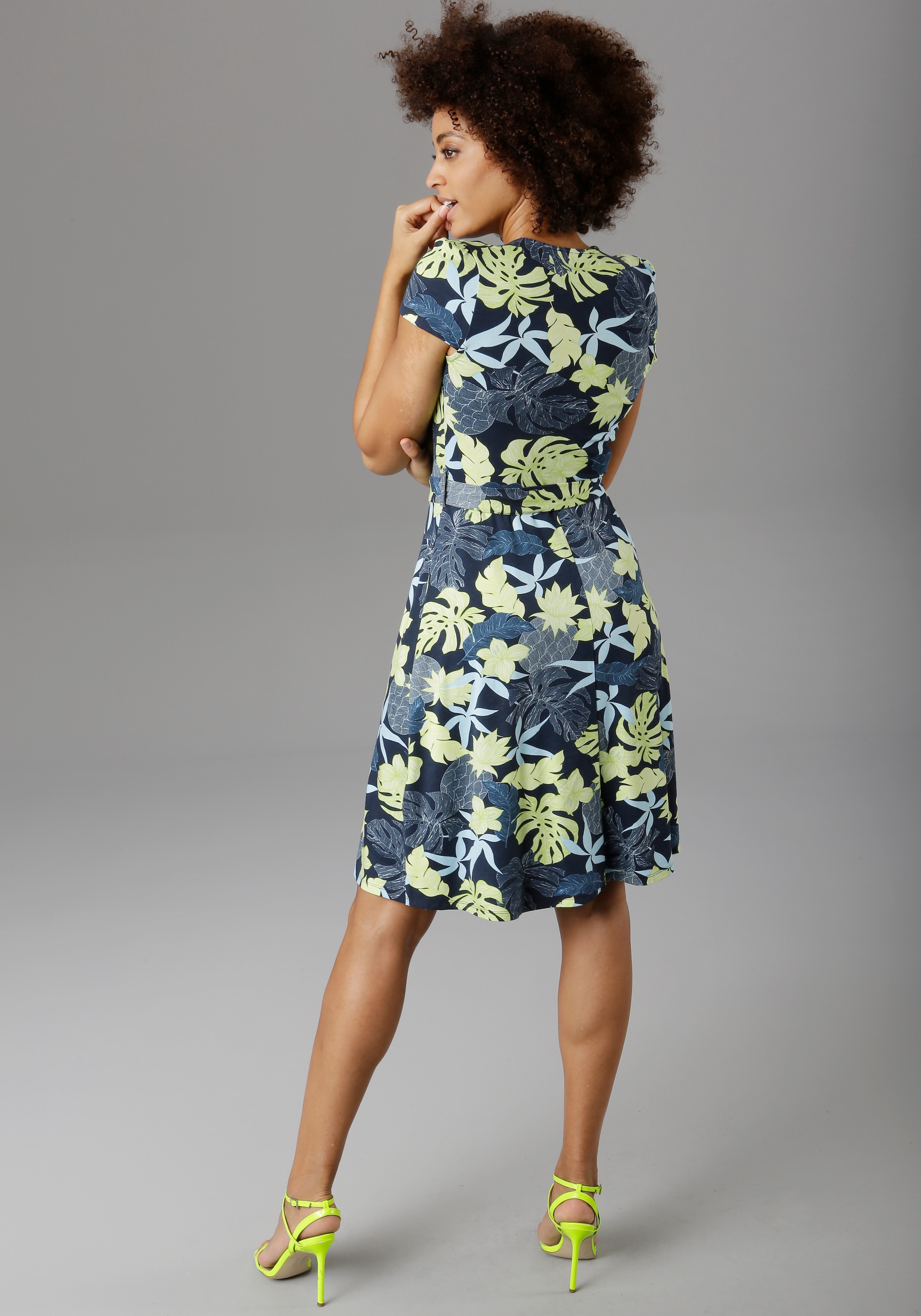 Aniston SELECTED Sommerkleid, in modischen bei ♕ Farben