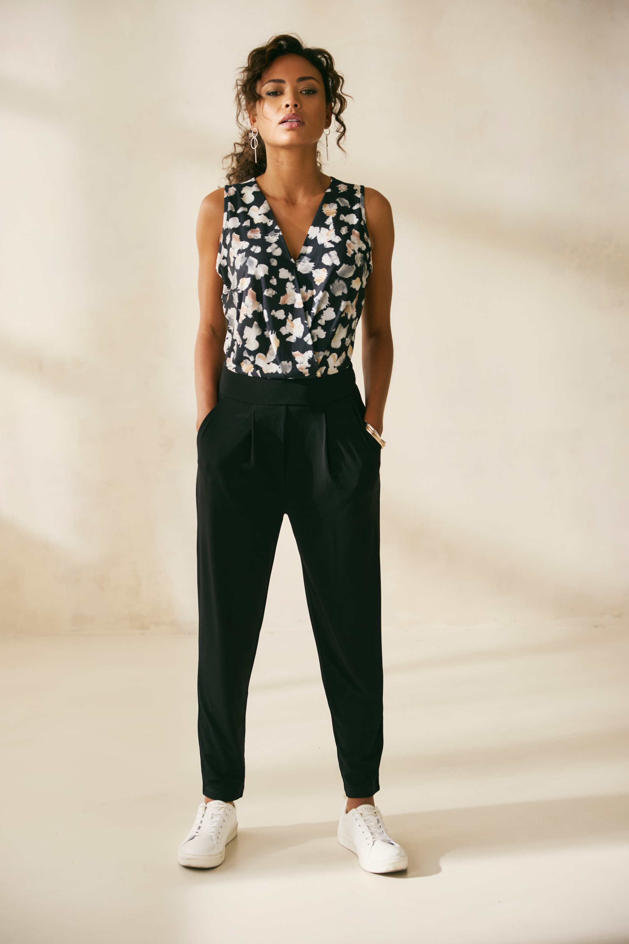 LASCANA Overall mit bedrucktem Oberteil, eleganter Jumpsuit, Business-Look, festlich
