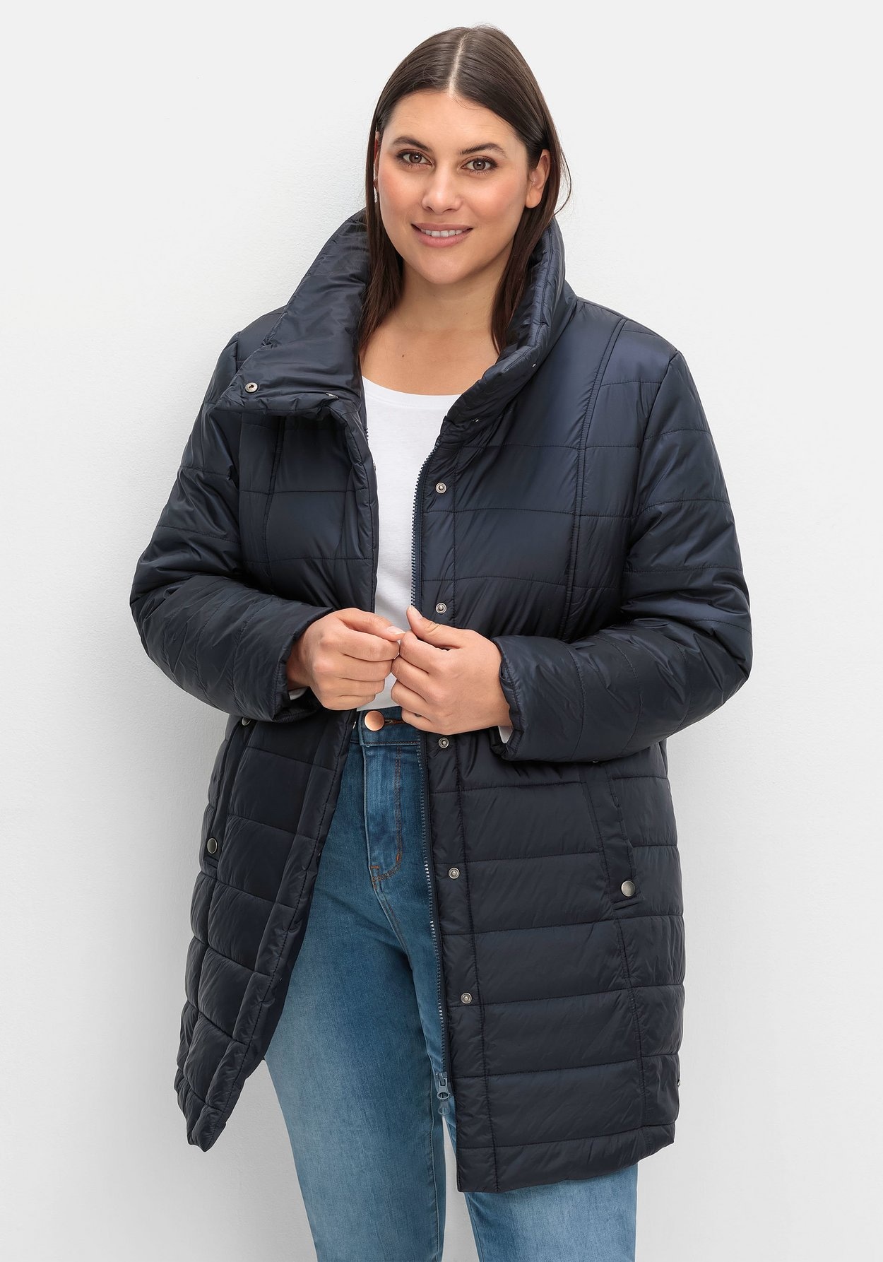 Sheego Steppjacke »Wasserabweisende Steppjacke mit hohem Stehkragen, wasserabweisend«, ohne...