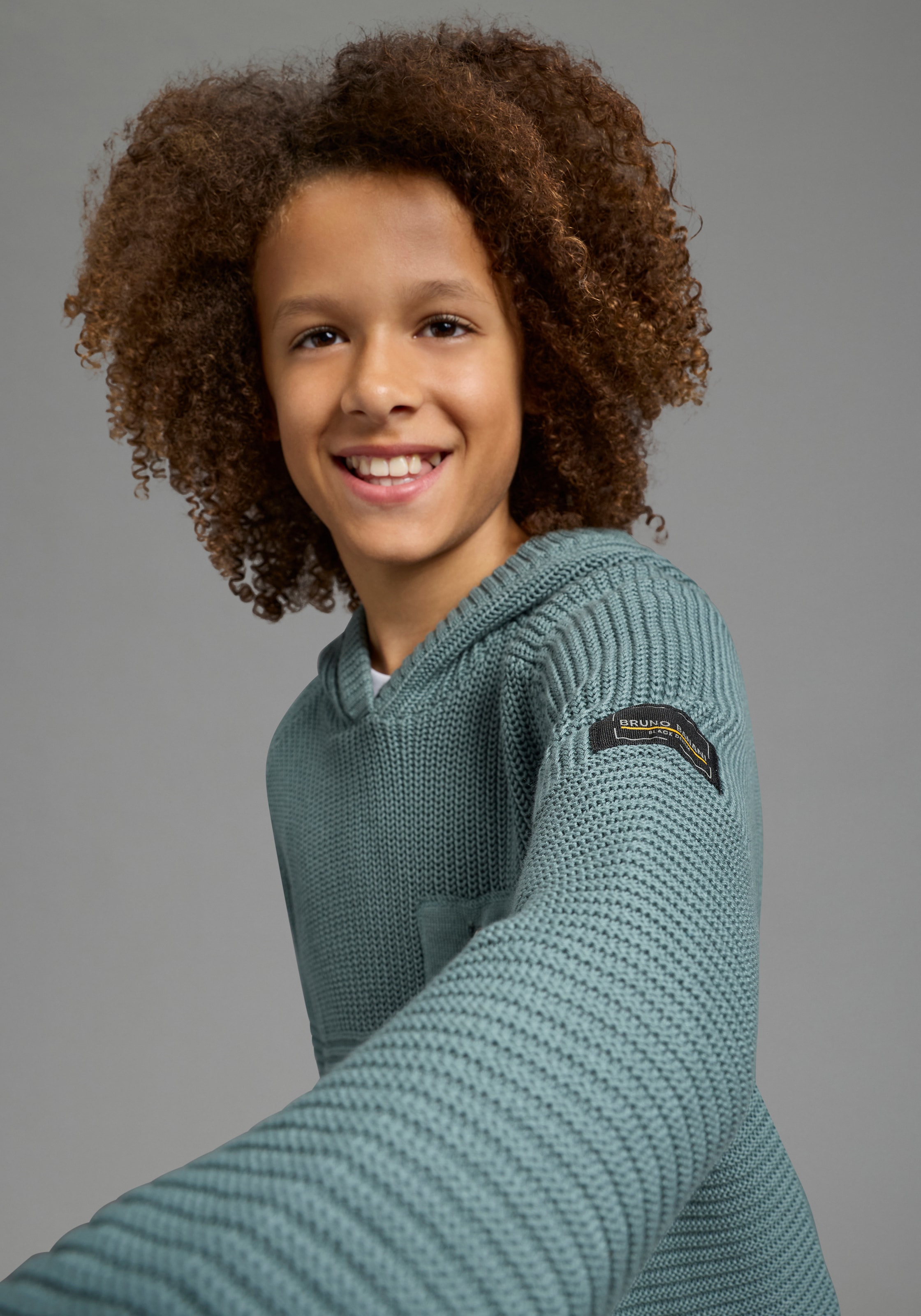 Bruno Banani Strickpullover »Kapuzen-Strickpullover mit BRUNO BANANI Badge« Pullover in Ripp-Strickstruktur, mit Kapuze und Tasche auf der Brust