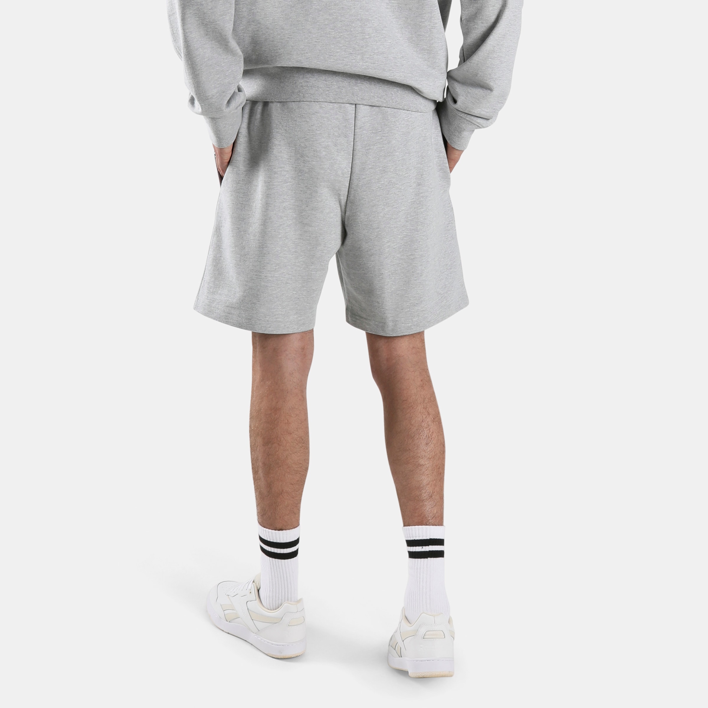 Reebok Sweatshorts »ID SMALL LOGO SHORTS«  sportlicher Stil
