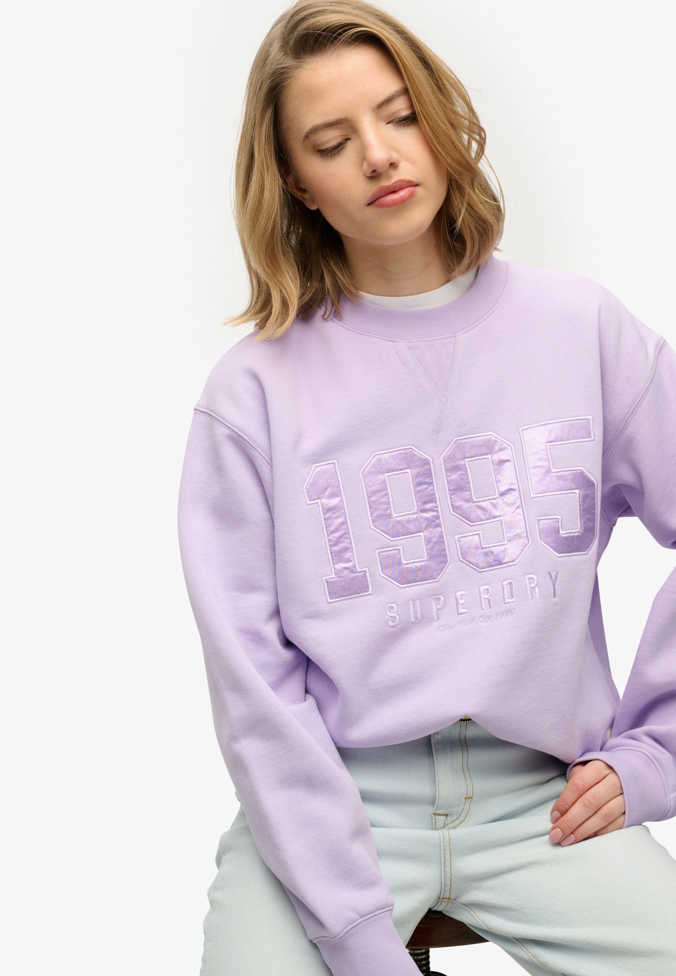 Superdry Sweatshirt »VARSITY SATIN APPLIQUE CREW«, aus Baumwollmischung, Relaxed Fit, mit Print
