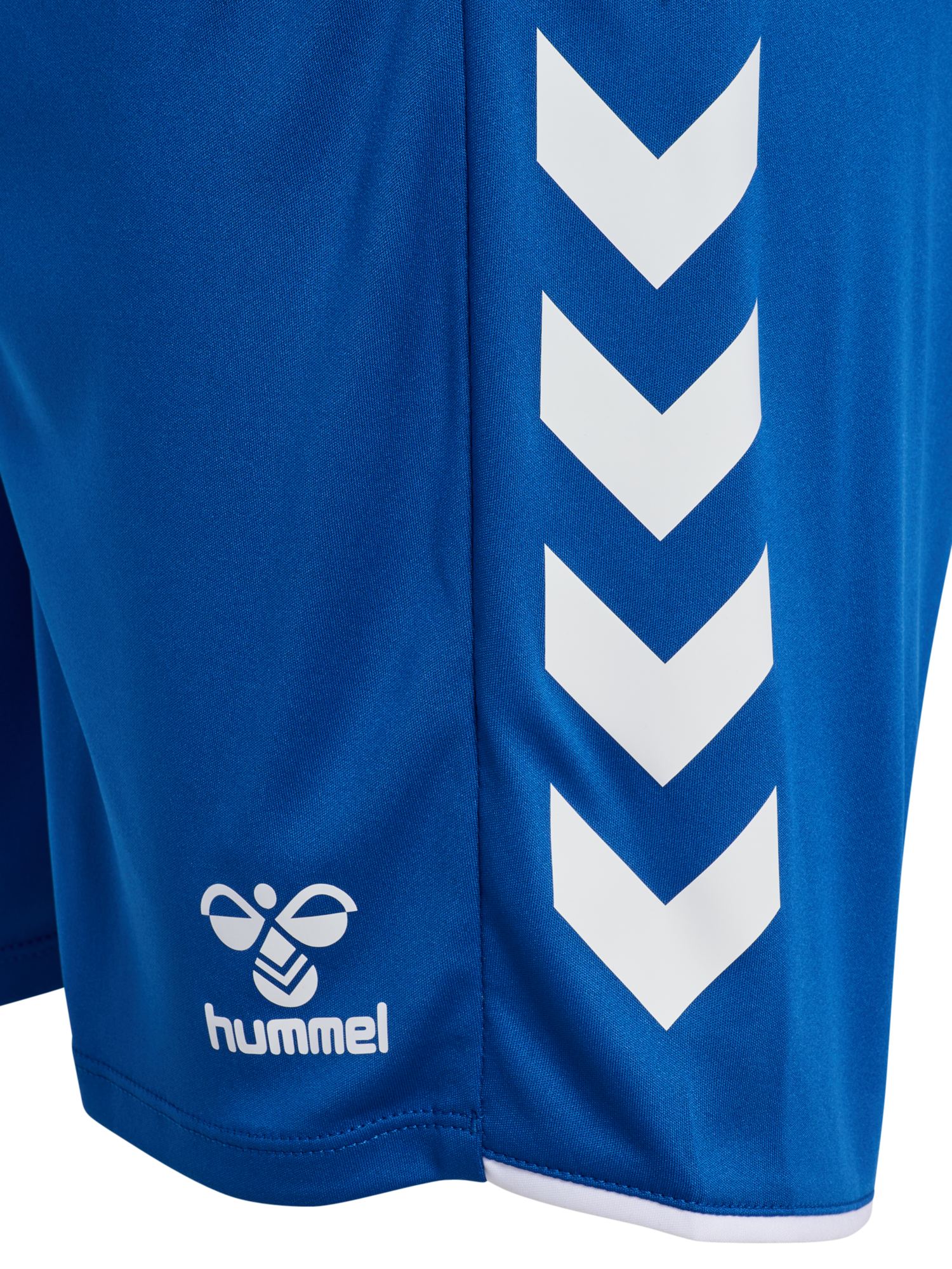 hummel Trainingsshorts »HMLCORE 2.0 SHORTS«  mit Seitentaschen, schnelltrocknend, atmungsaktiv, aus Interlock-Stoff