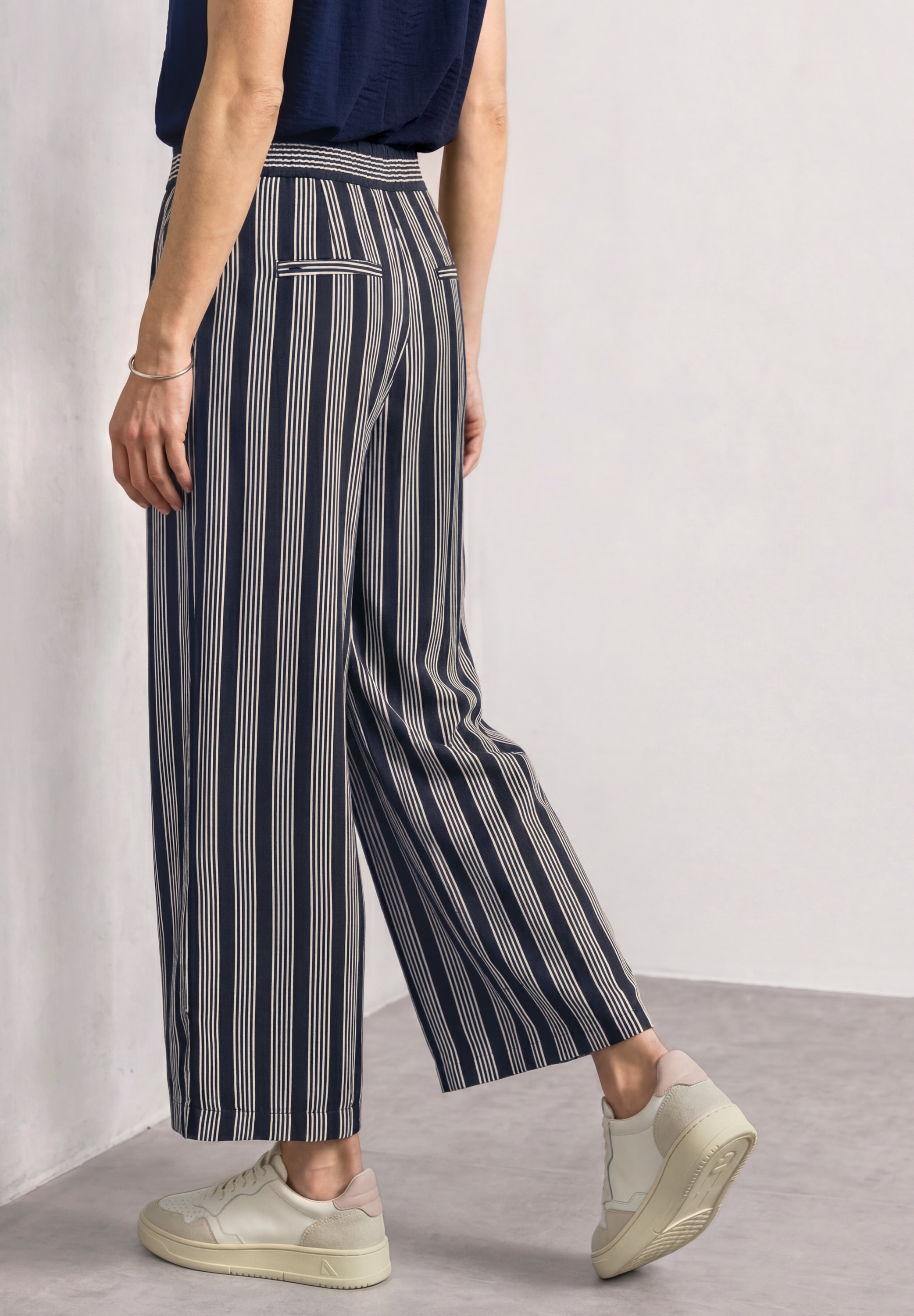 STREET ONE Stoffhose »Style Emee«  Sommerhose im Loose Fit / mit Streifen