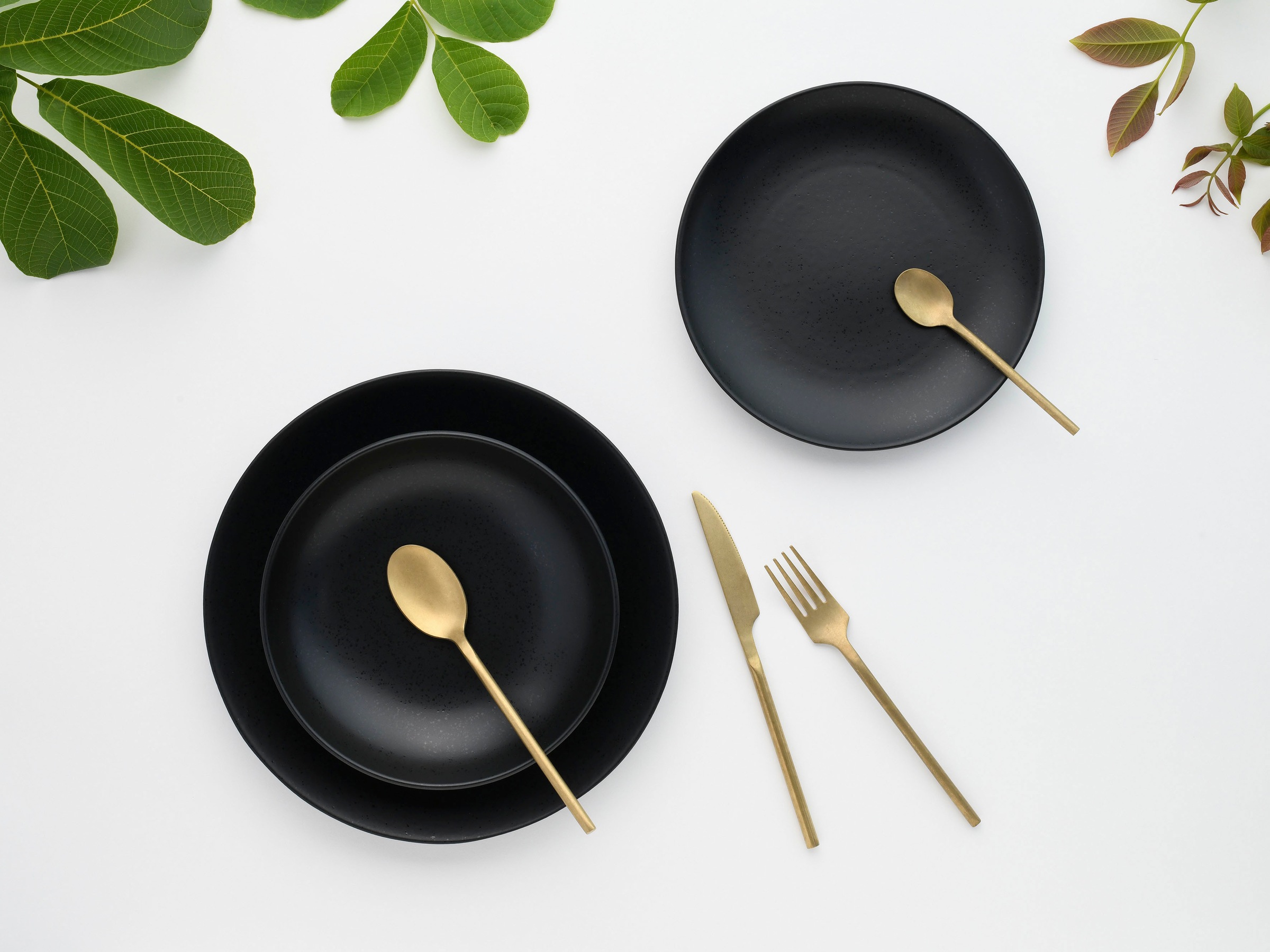 CreaTable Tafelservice »Magic Black Coupe«, (Set, 12 tlg.), matte Spezialglasur mit glänzenden Sprenkeln
