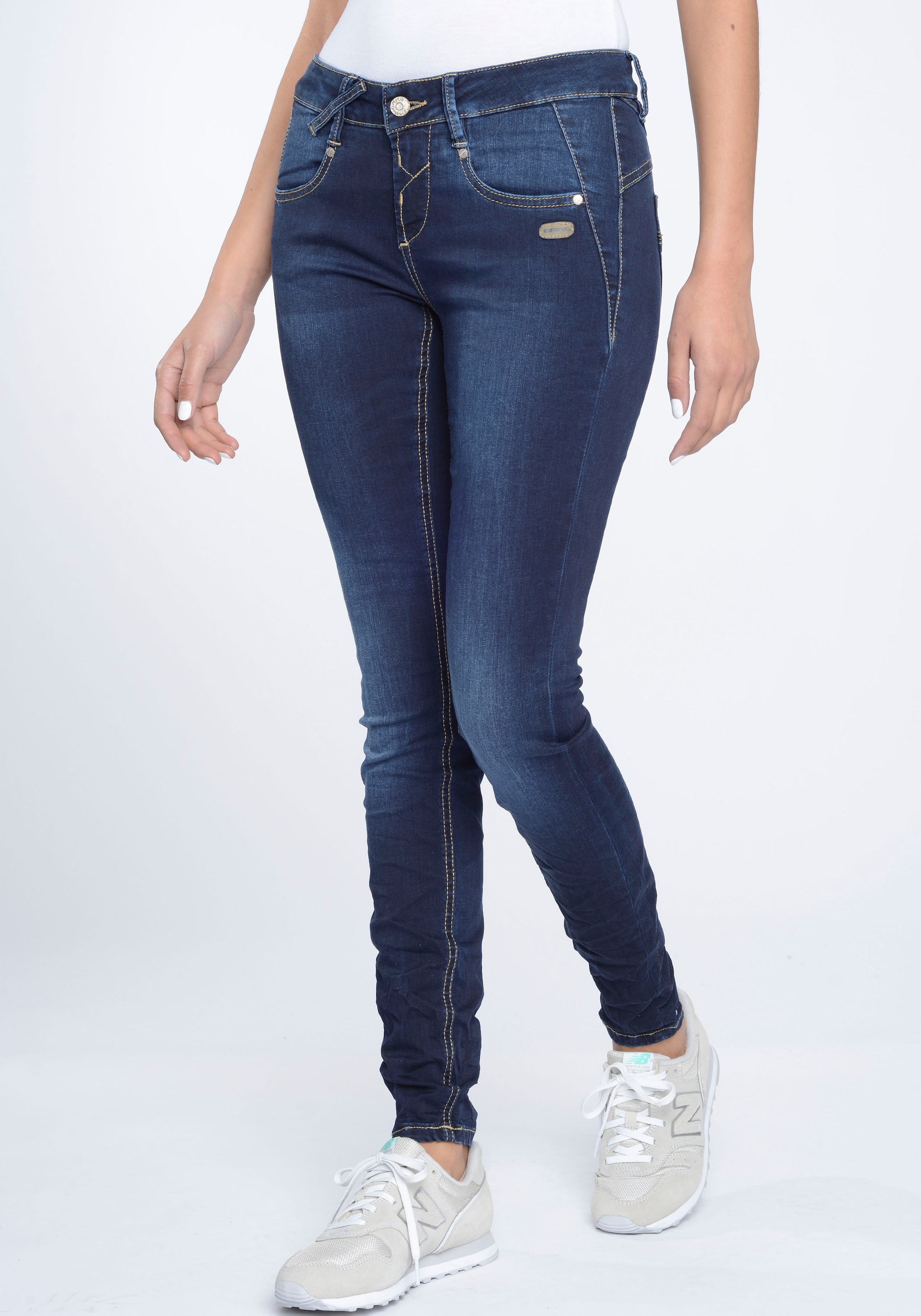 GANG Skinny-fit-Jeans »94Nele«, mit gekreuzten Gürtelschlaufen links vorne  bei ♕