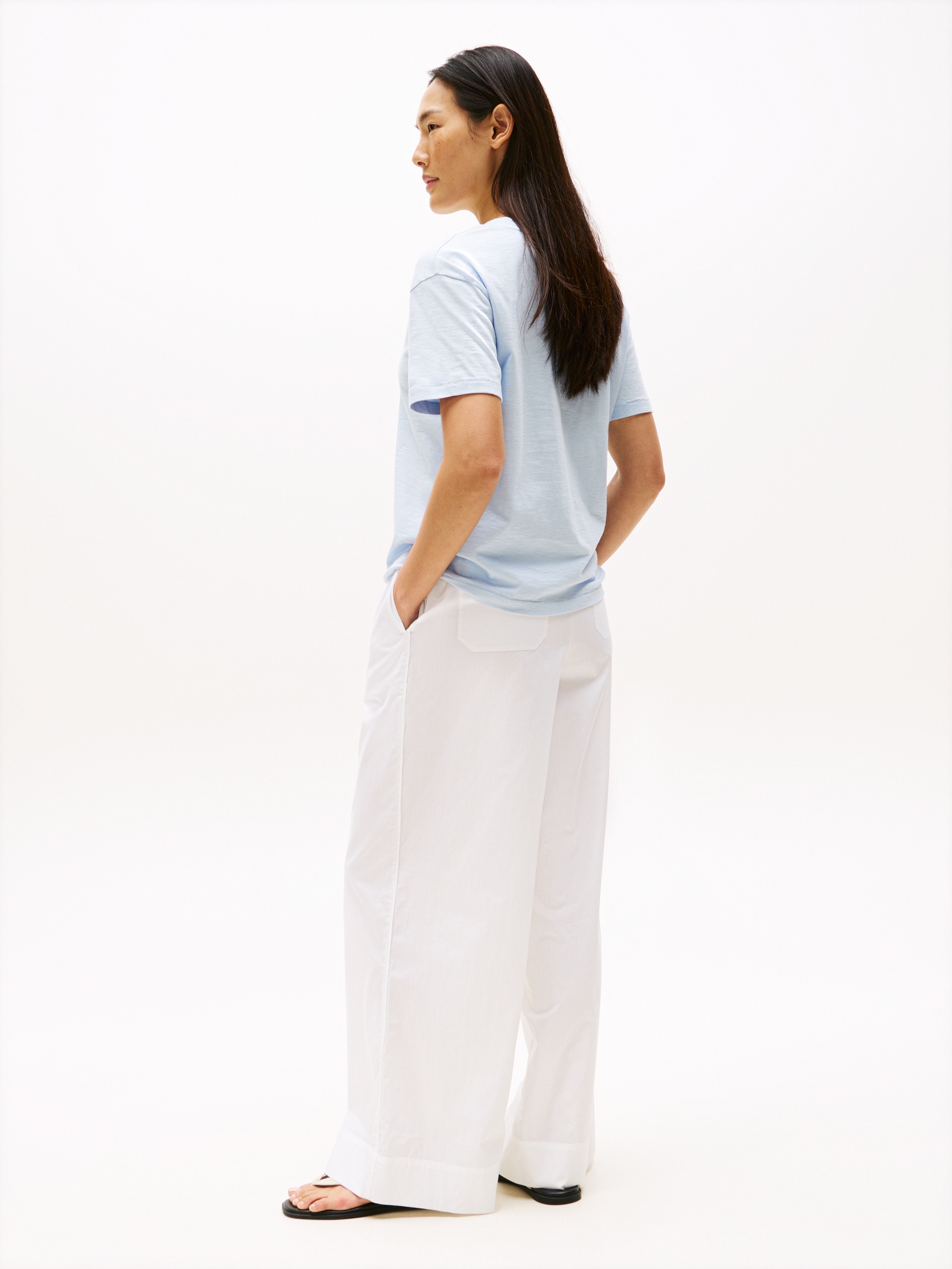 Tommy Hilfiger T-Shirt »SLUB CROP V-NK SS«, mit offener Kante, mit Logostickerei