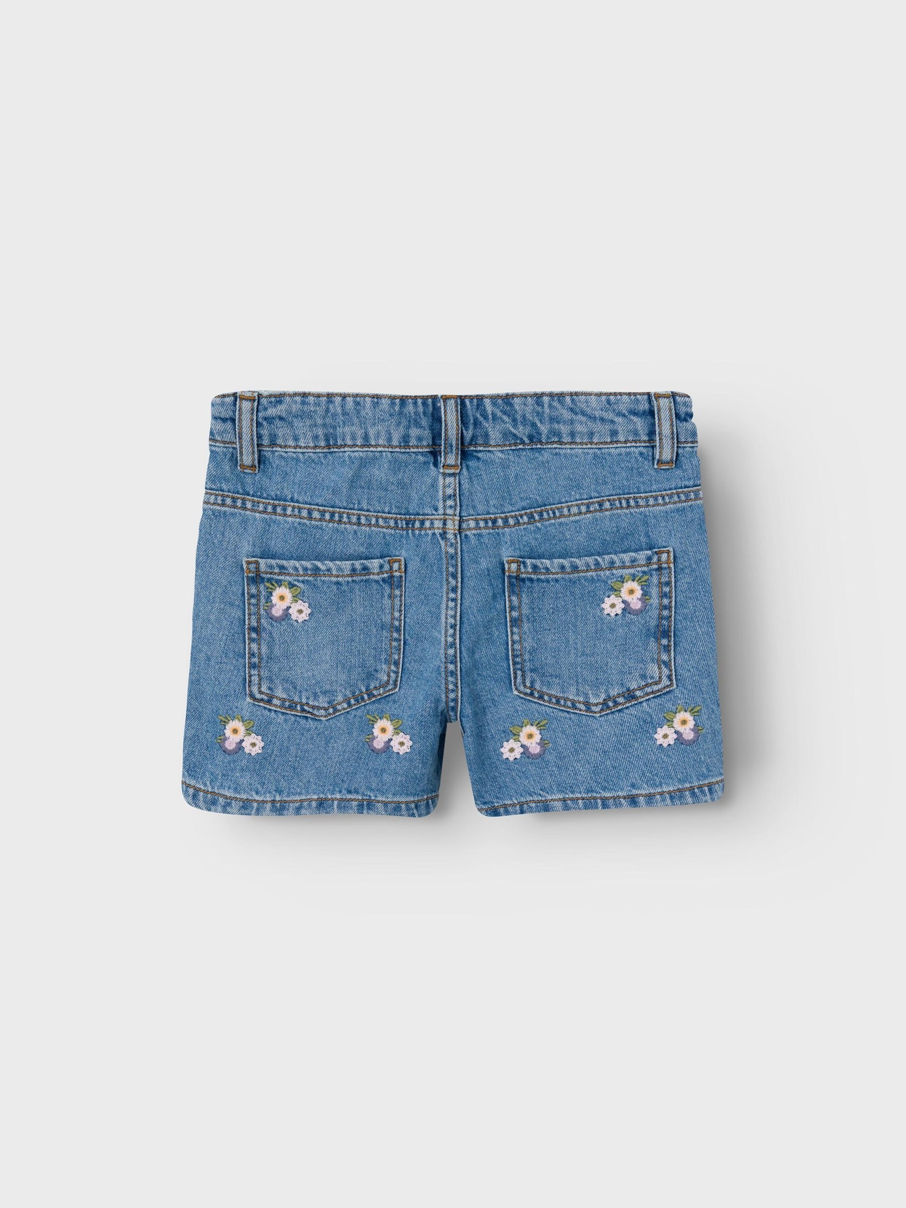Name It Jeansshorts »NKFBELLA REG DNM SHORTS 3674-BE NOOS« Baumwolle, verstellbarer Bund, bestickte Details