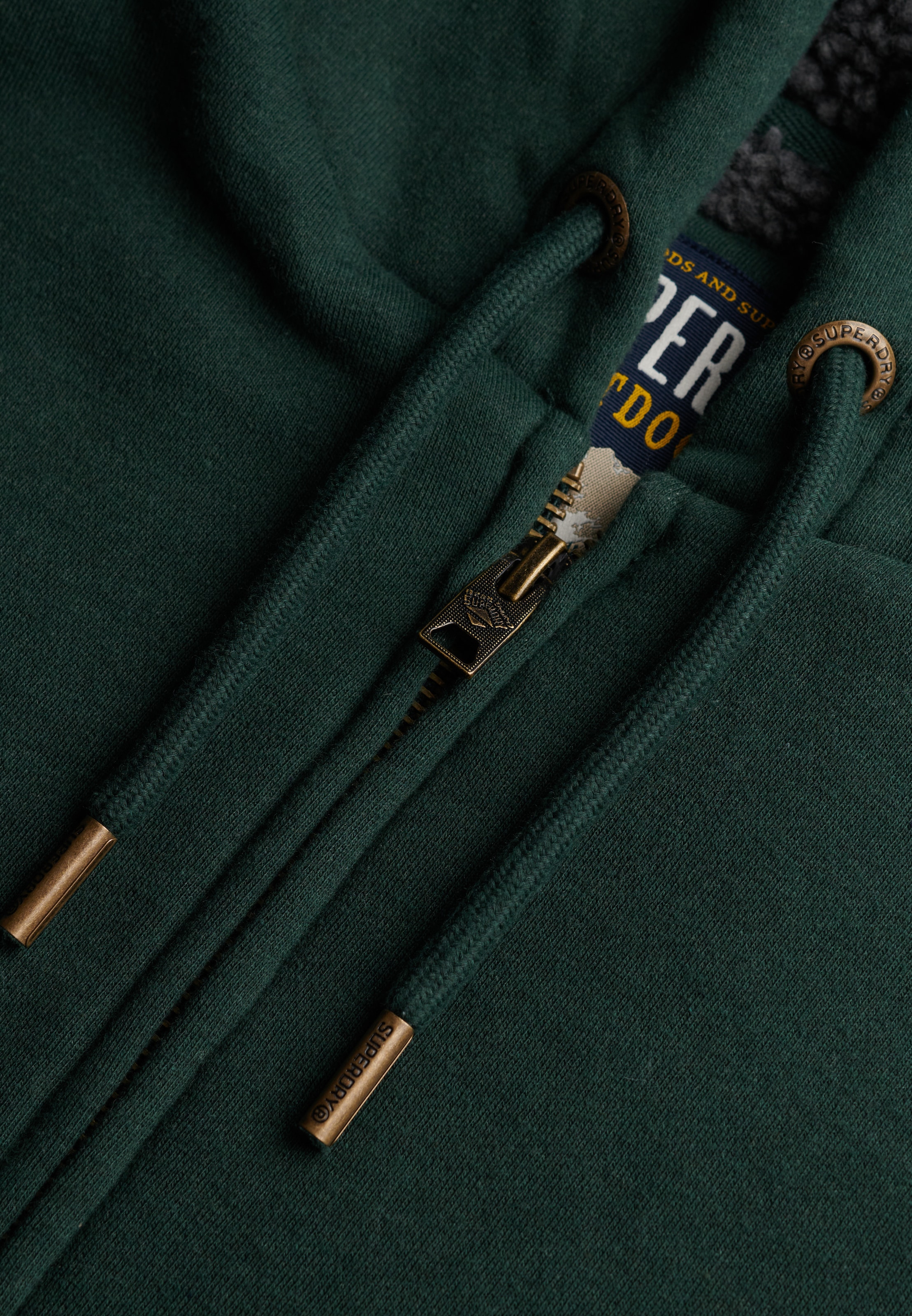 Superdry Kapuzensweatjacke »BORG LINED ZIPHOOD« Baumwollmischung, slim fit