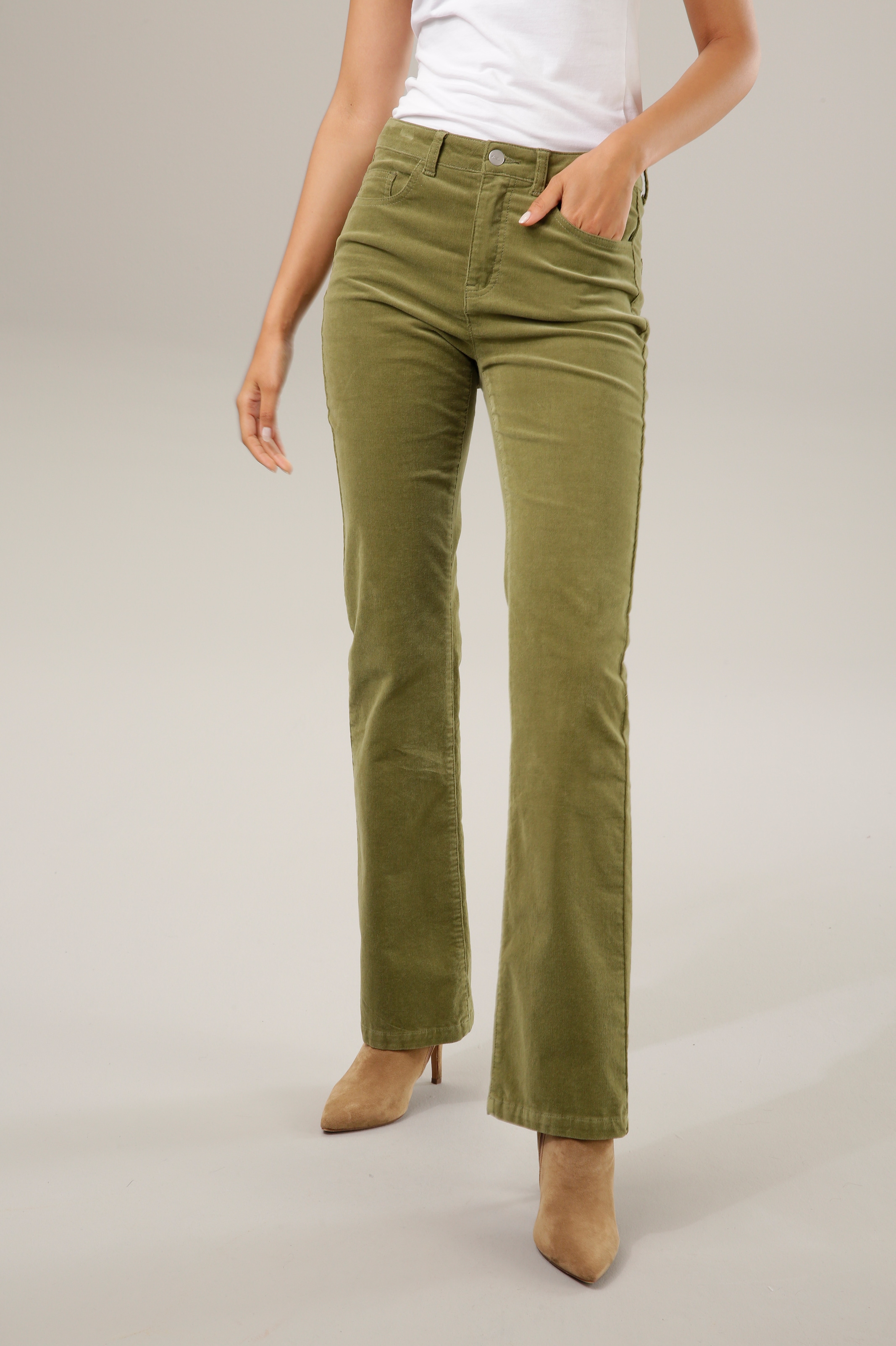 Aniston CASUAL Cordhose, in trendiger Bootcut-Form bei ♕