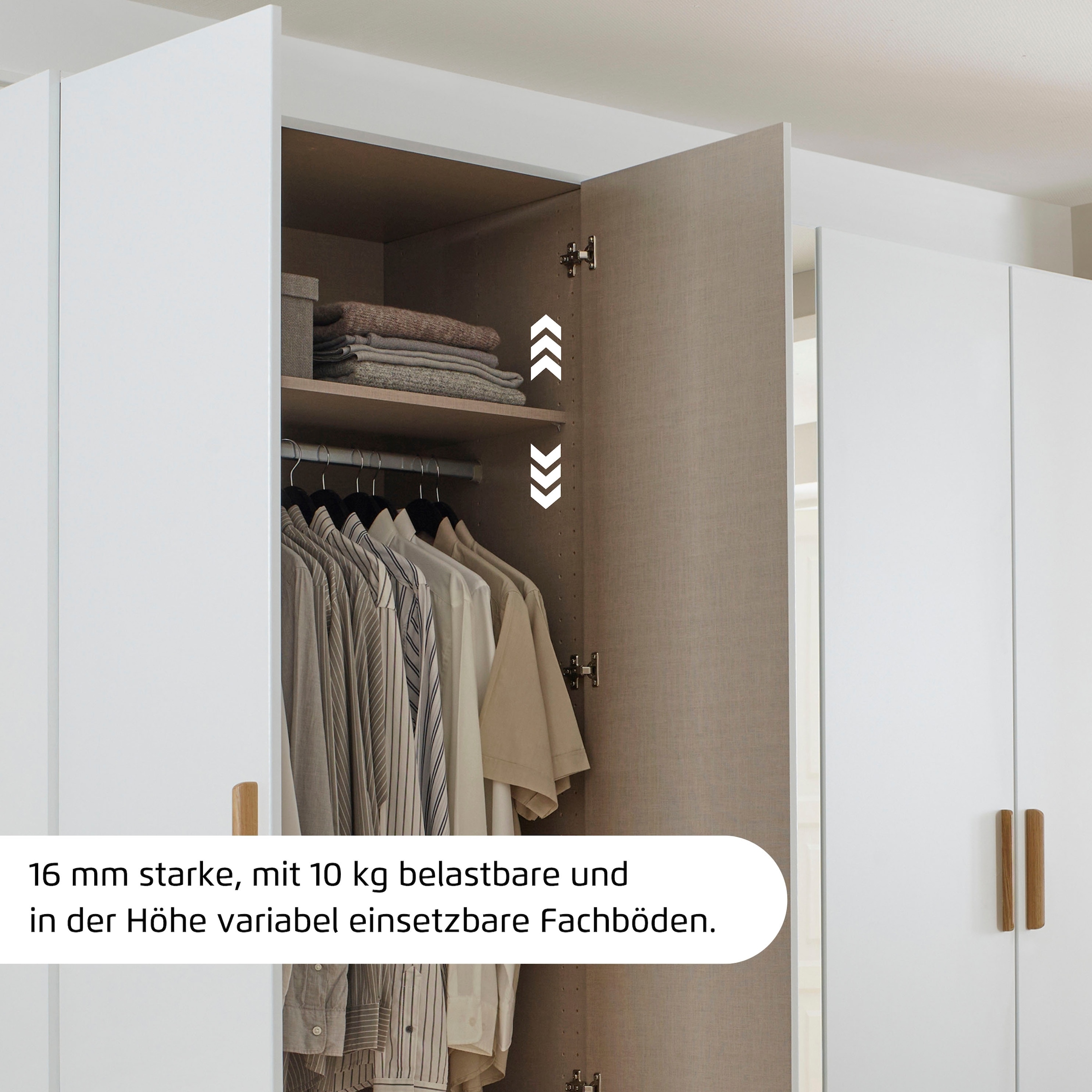 rauch Schwebetürenschrank »Kleiderschrank Schrank Garderobe Wäscheschrank SEVILLA mit Spiegel«, (in 3 verschiedenen Ausstattungen BASIC/CLASSIC/PREMIUM), Metall-Griffleisten alufarben oder Graumetallic MADE IN GERMANY