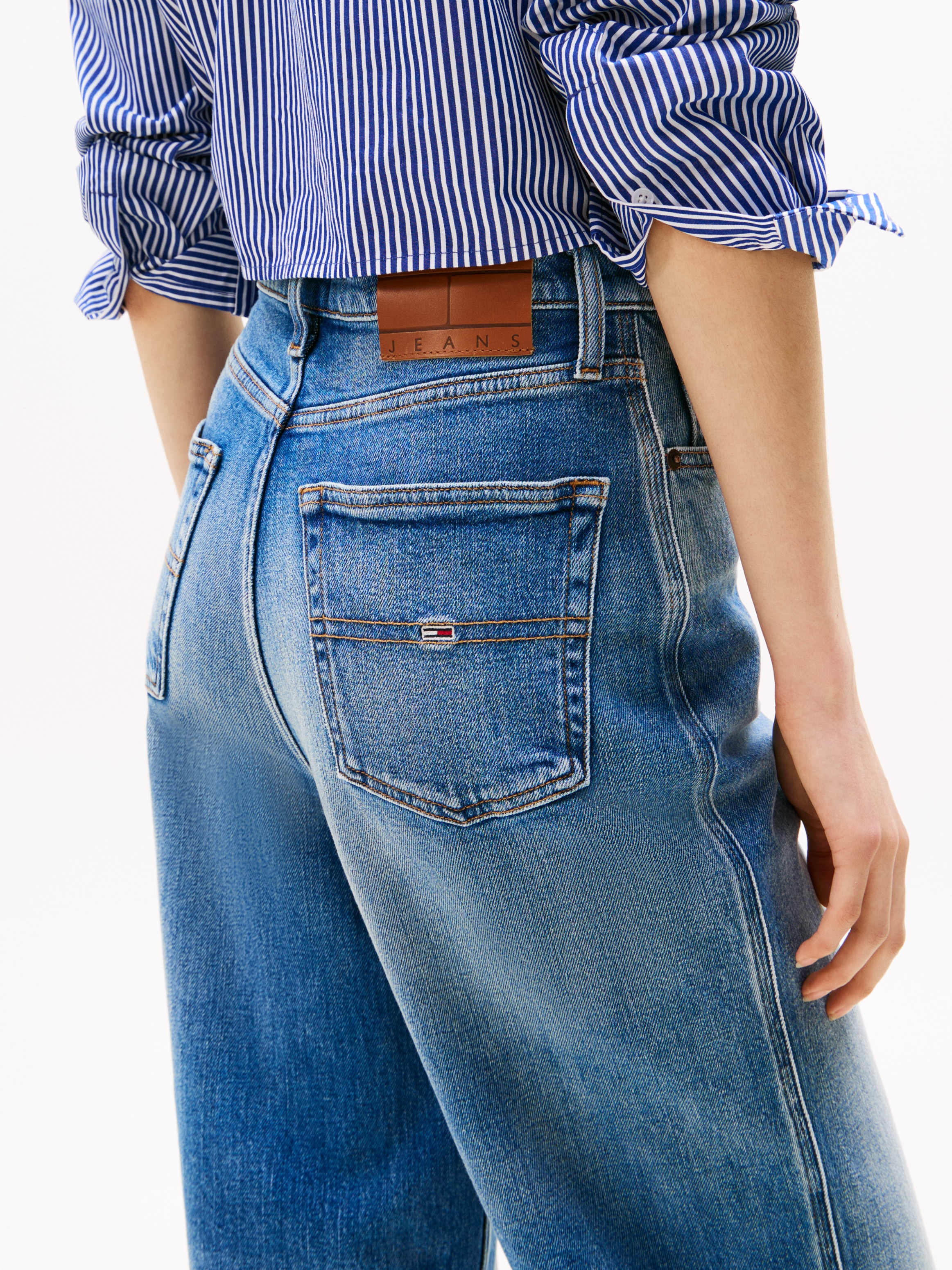 Tommy Jeans Weite Jeans »Claire High Rise«, mit Logo-Badge