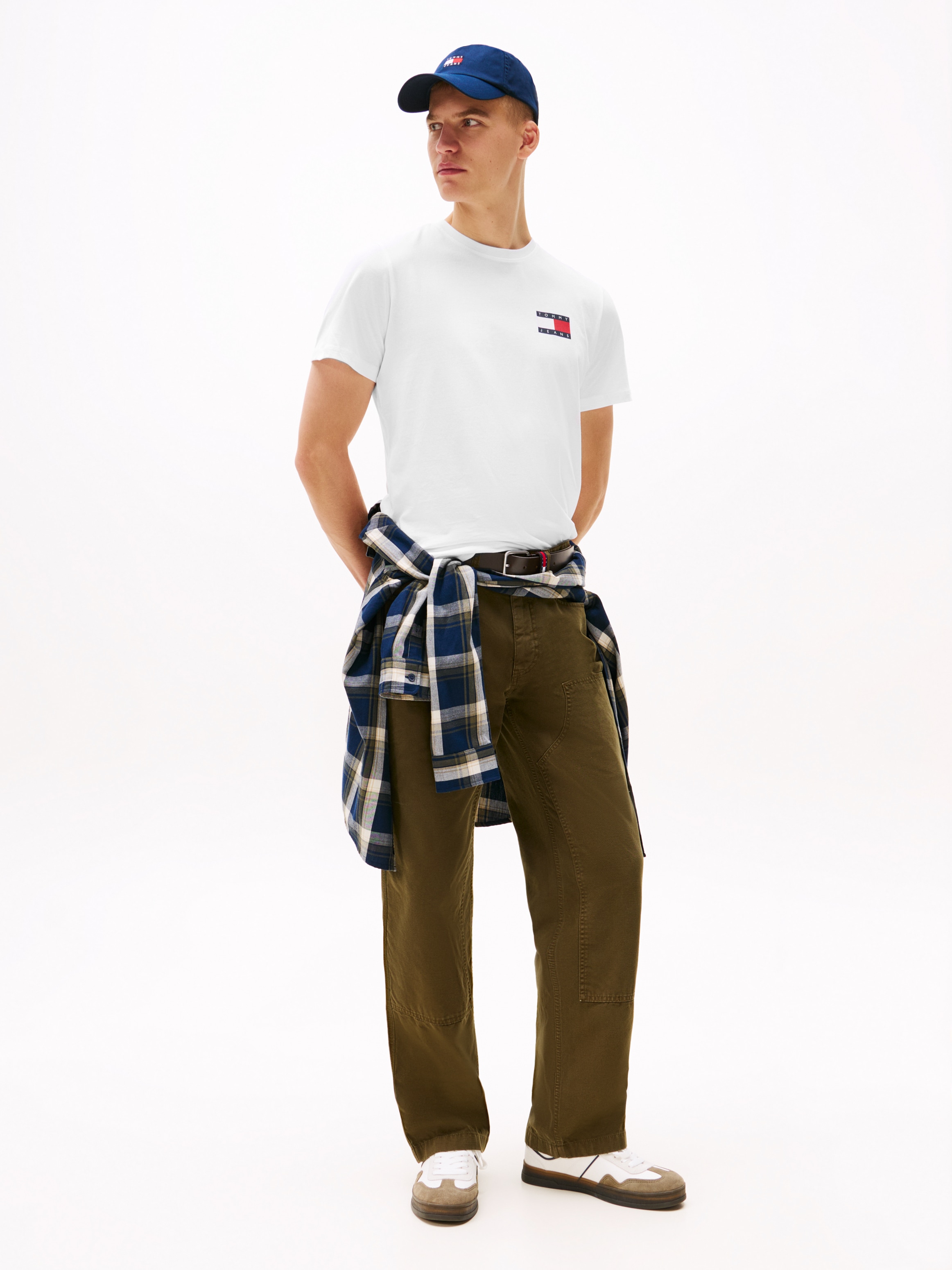 Tommy Jeans T-Shirt »TJM SLIM ESSENTIAL FLAG TEE EXT«, Mit Rundhalsausschnitt